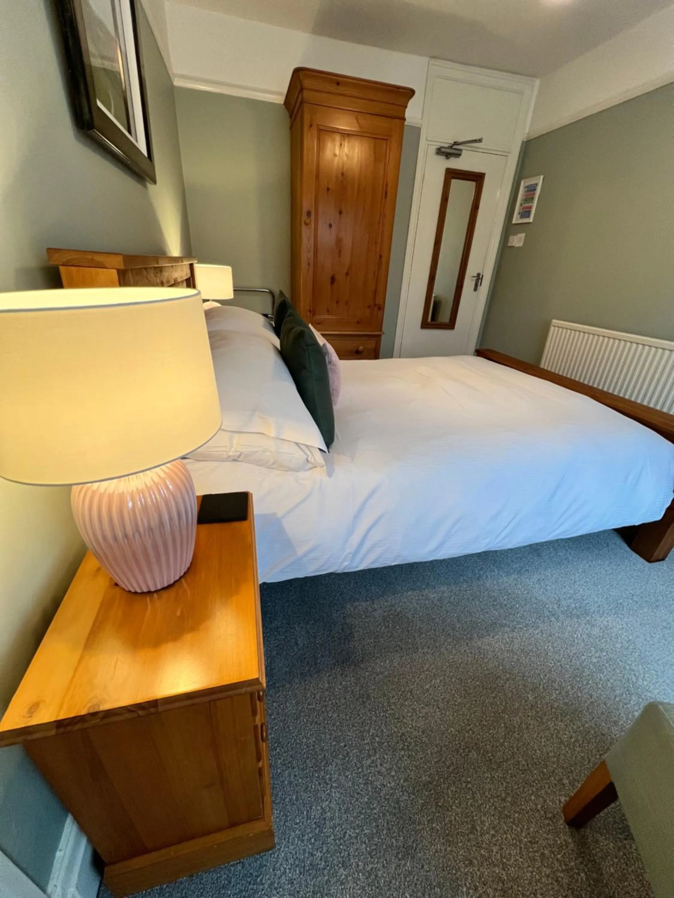 Bed in Devonshire Arms Inn