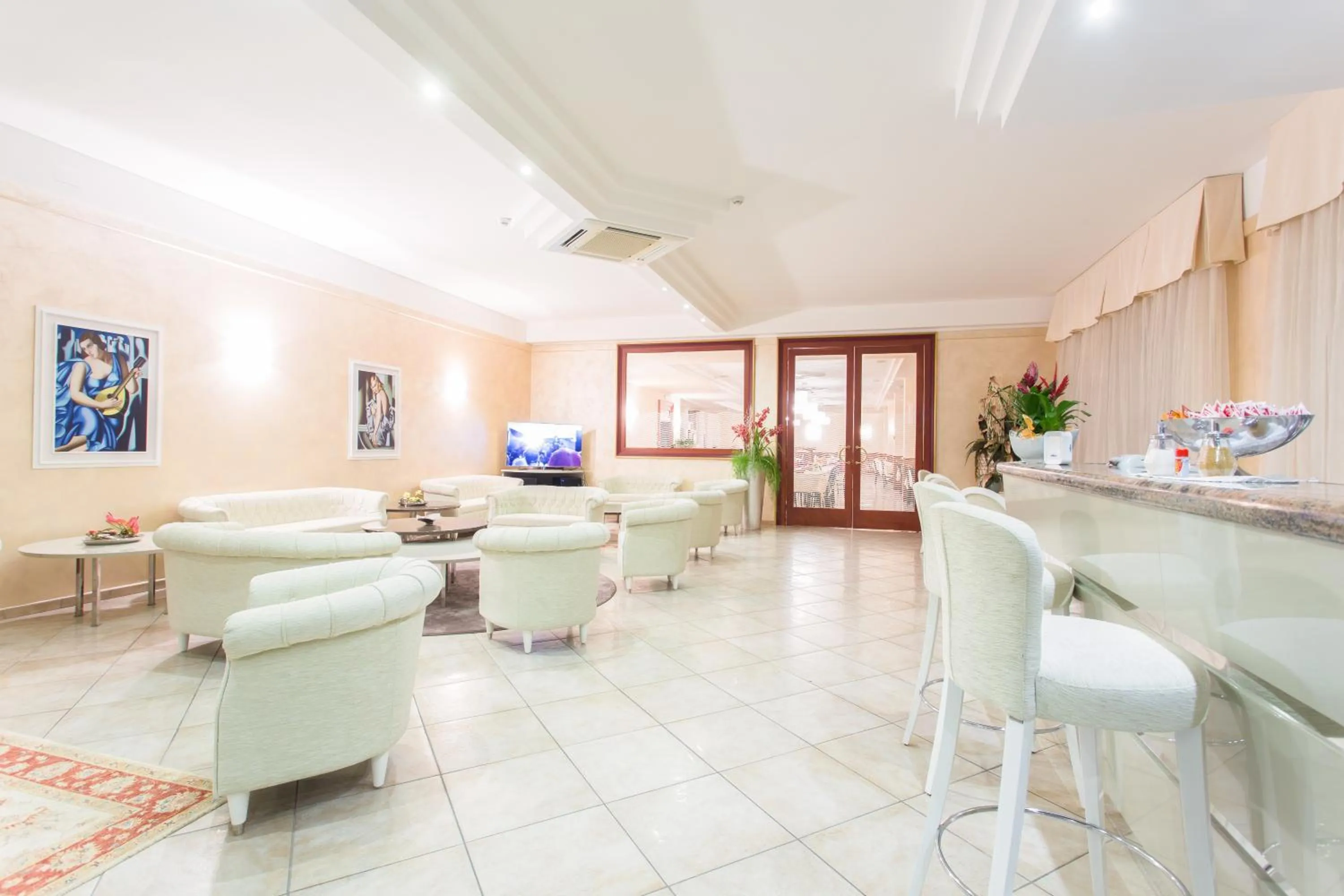 Communal lounge/ TV room in Hotel Continental