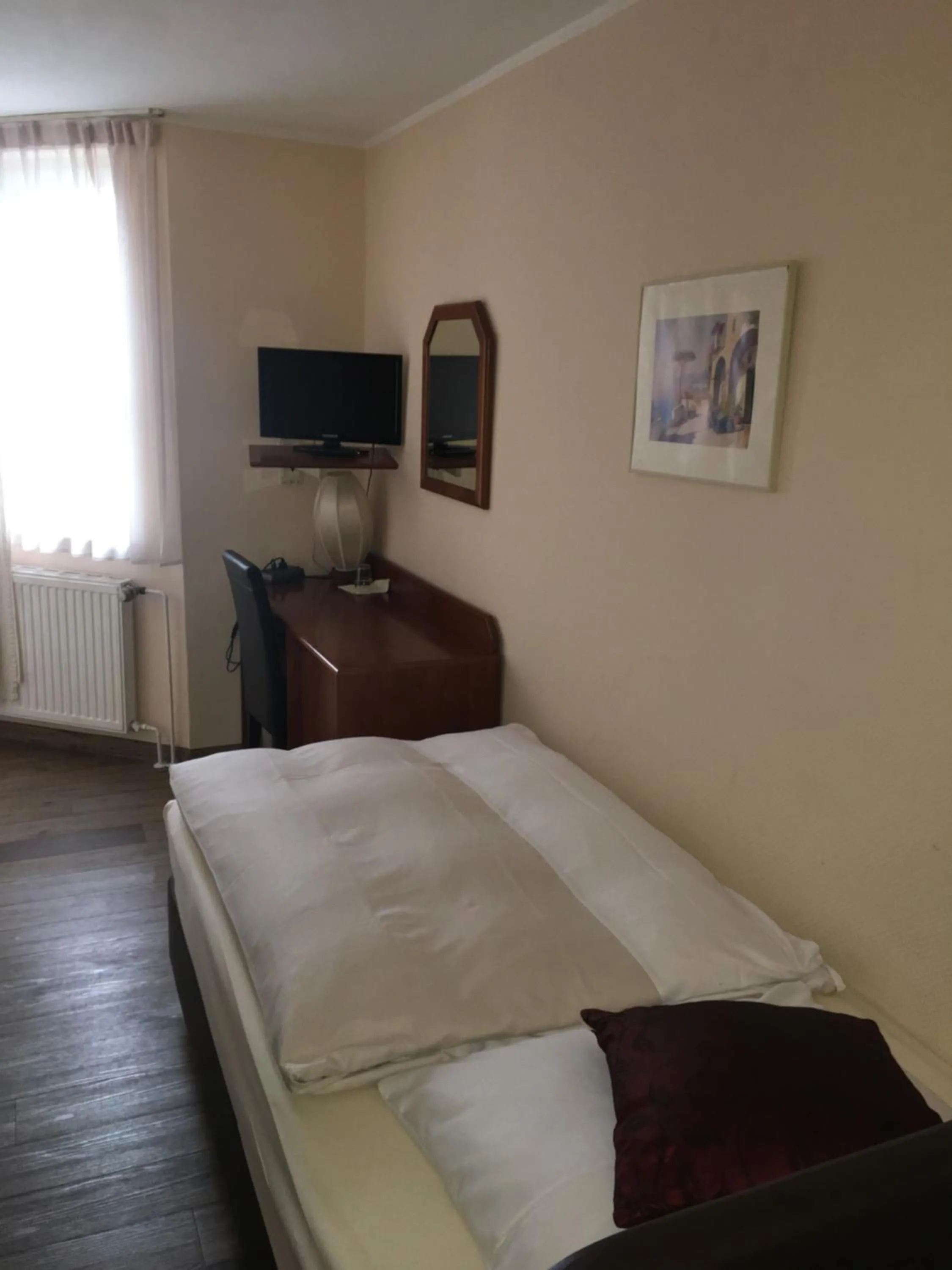 TV and multimedia, Bed in AltDüsseldorf