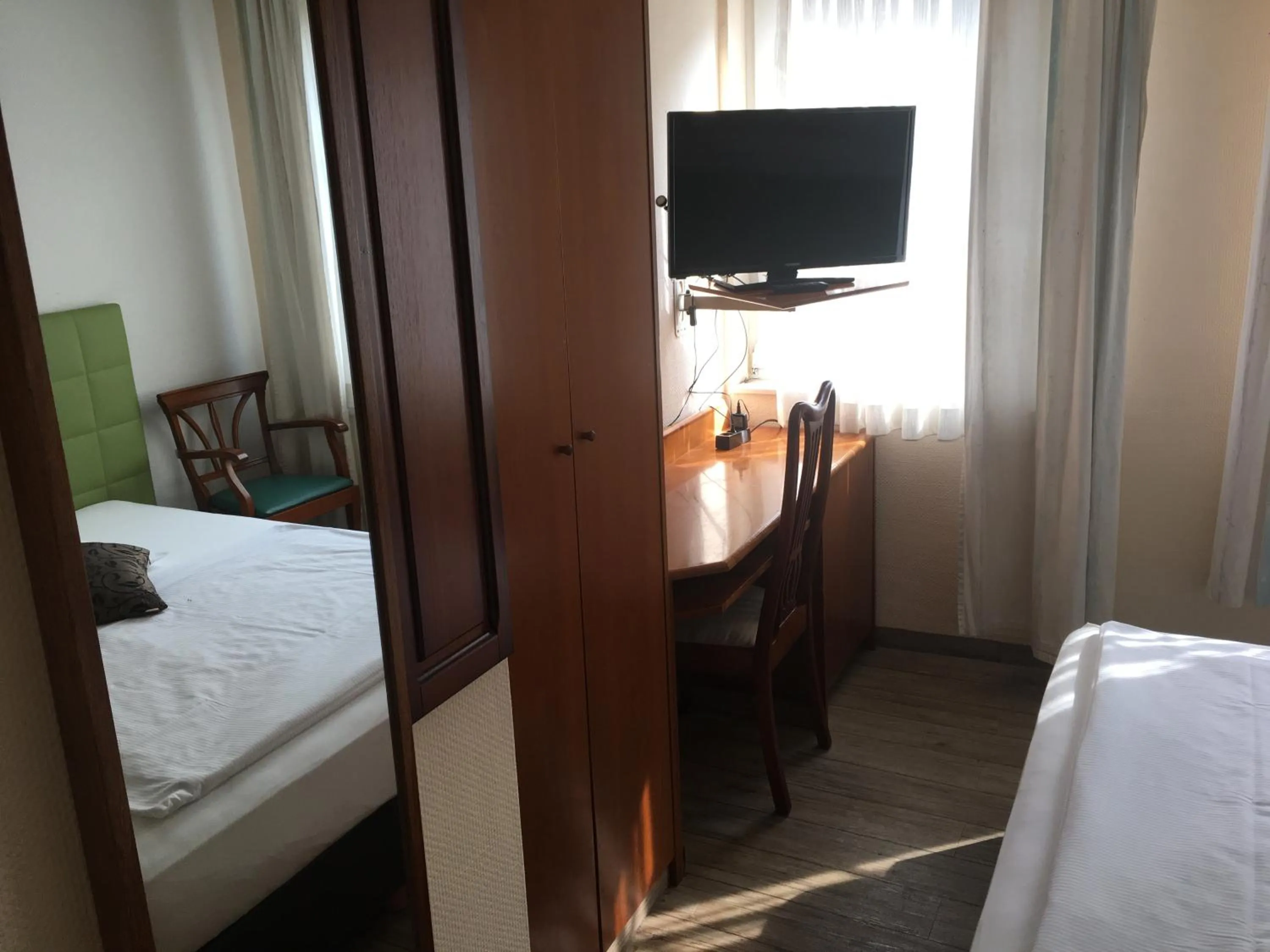 Bedroom, Bed in AltDüsseldorf