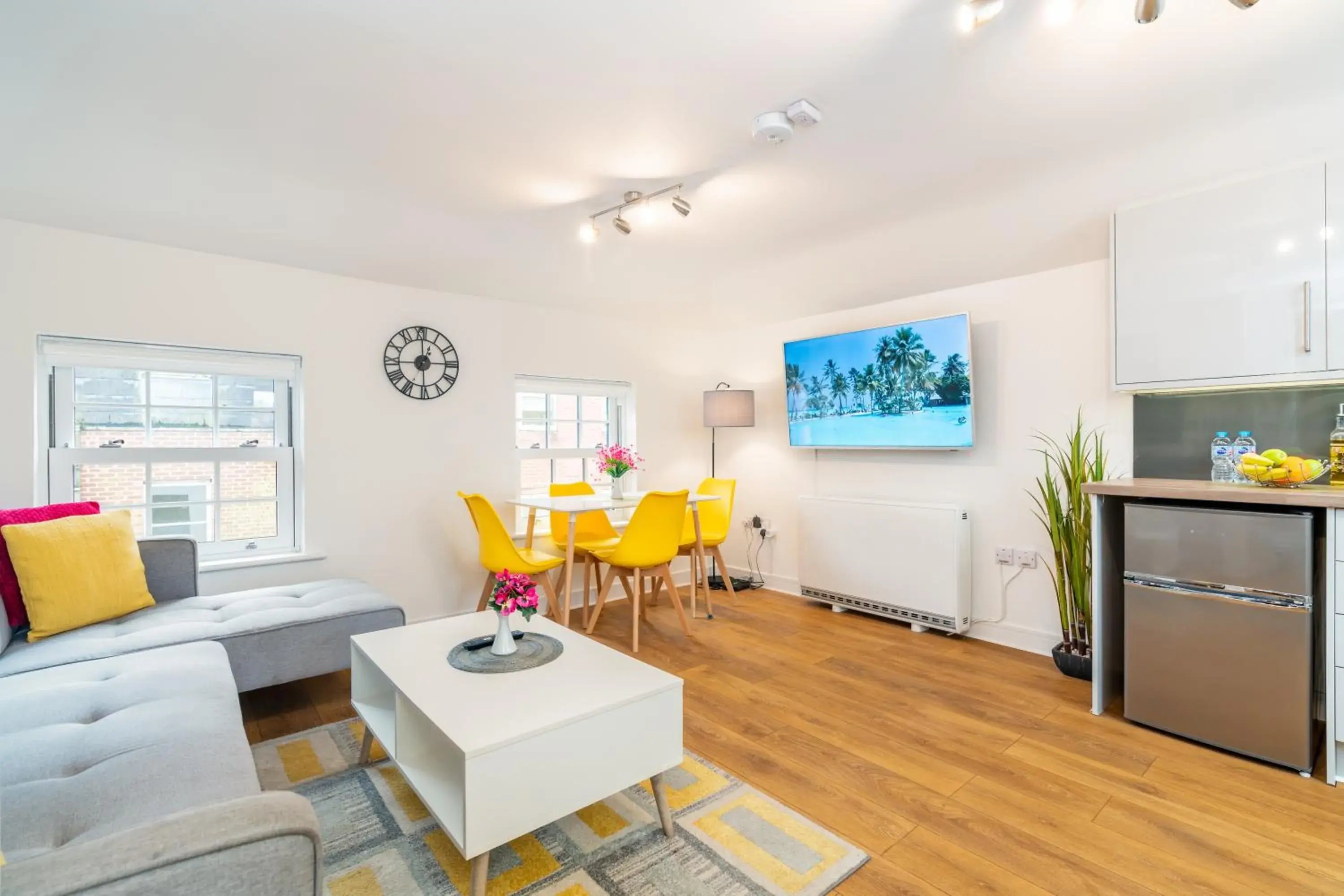 Town Center Apartment with 55” Smart TV+Netflix Town Center Apartment with 55” Smart TV+Netflix