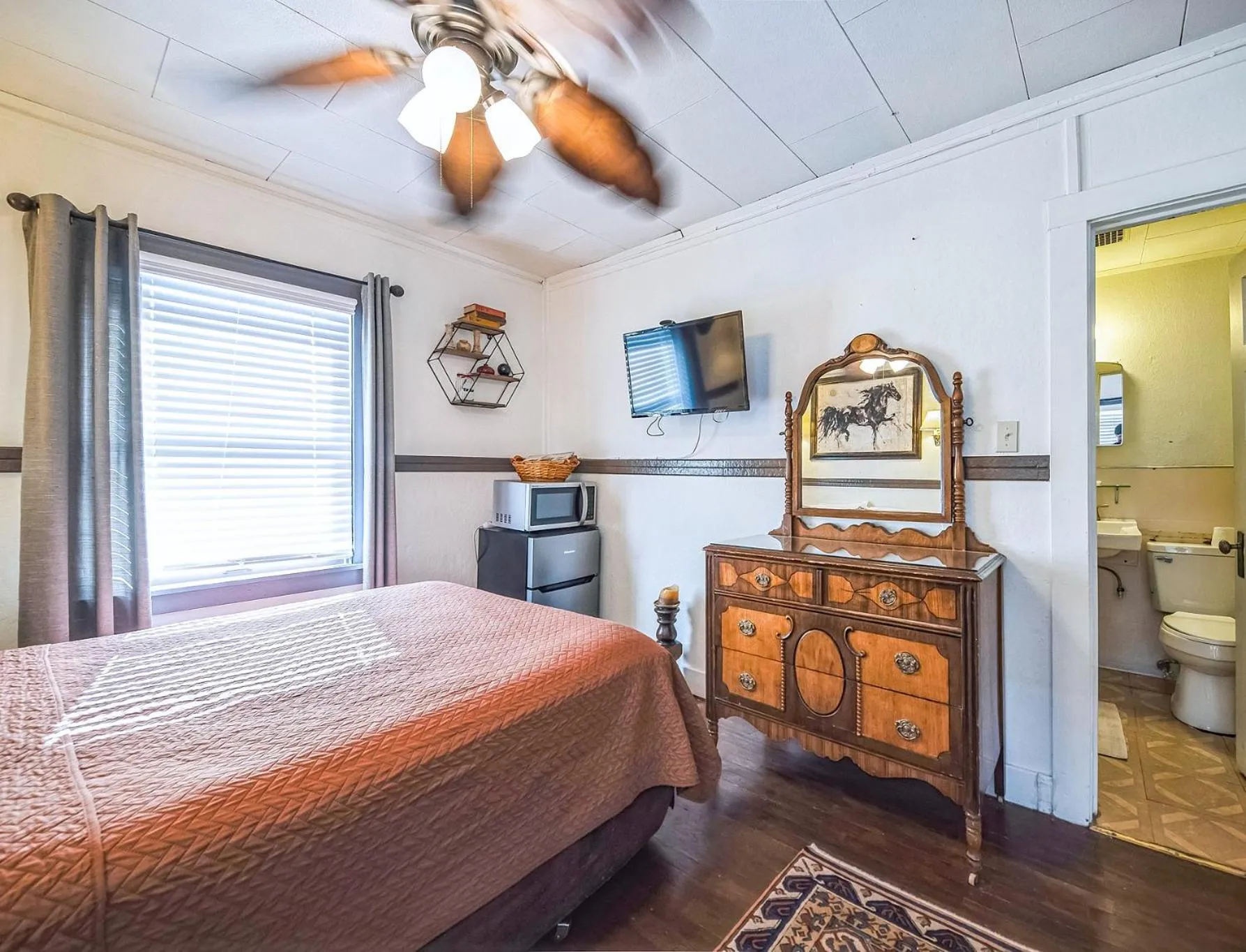 Bed in The Hotel Eastin