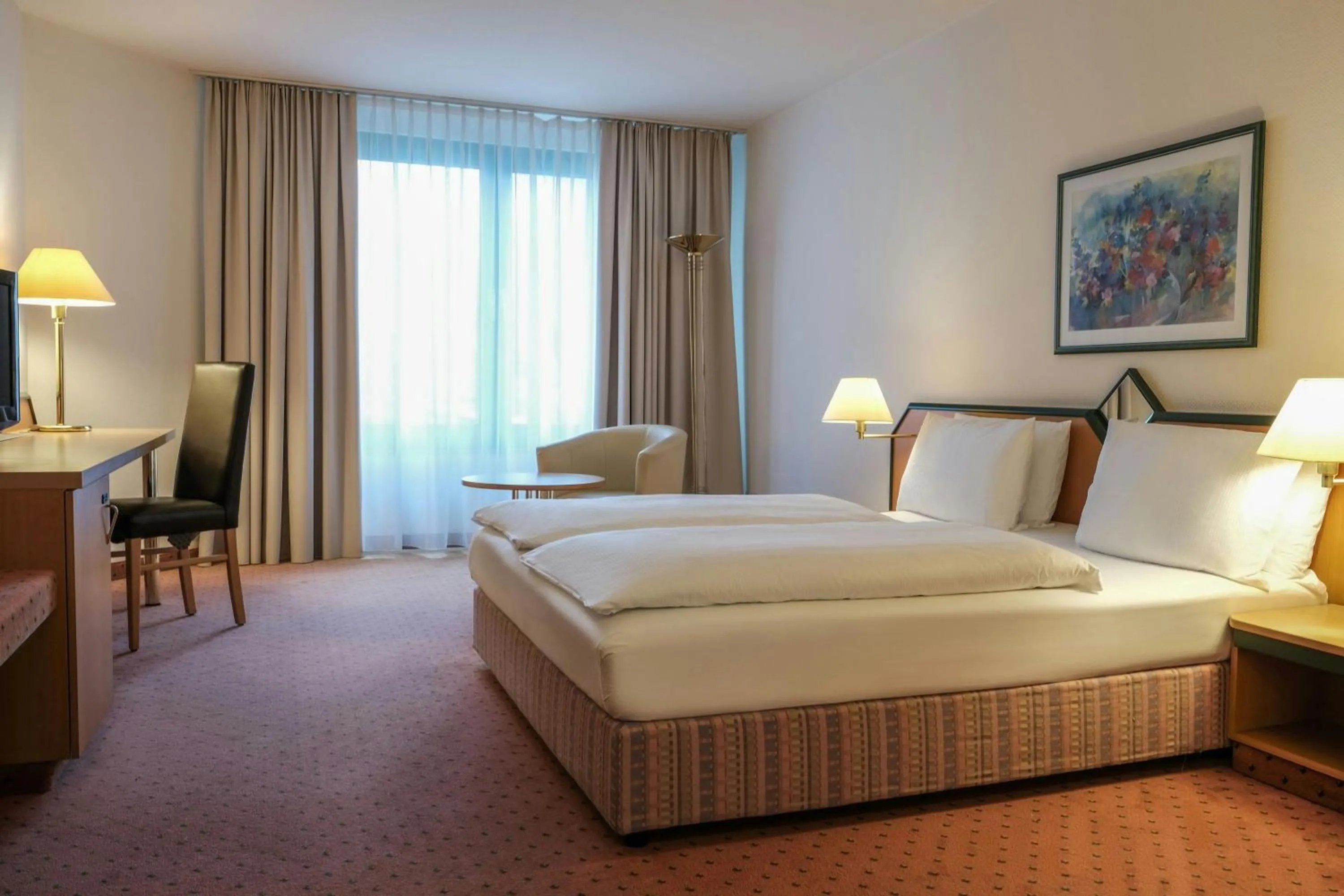 Photo of the whole room, Bed in Holiday Inn Essen City Centre, an IHG Hotel