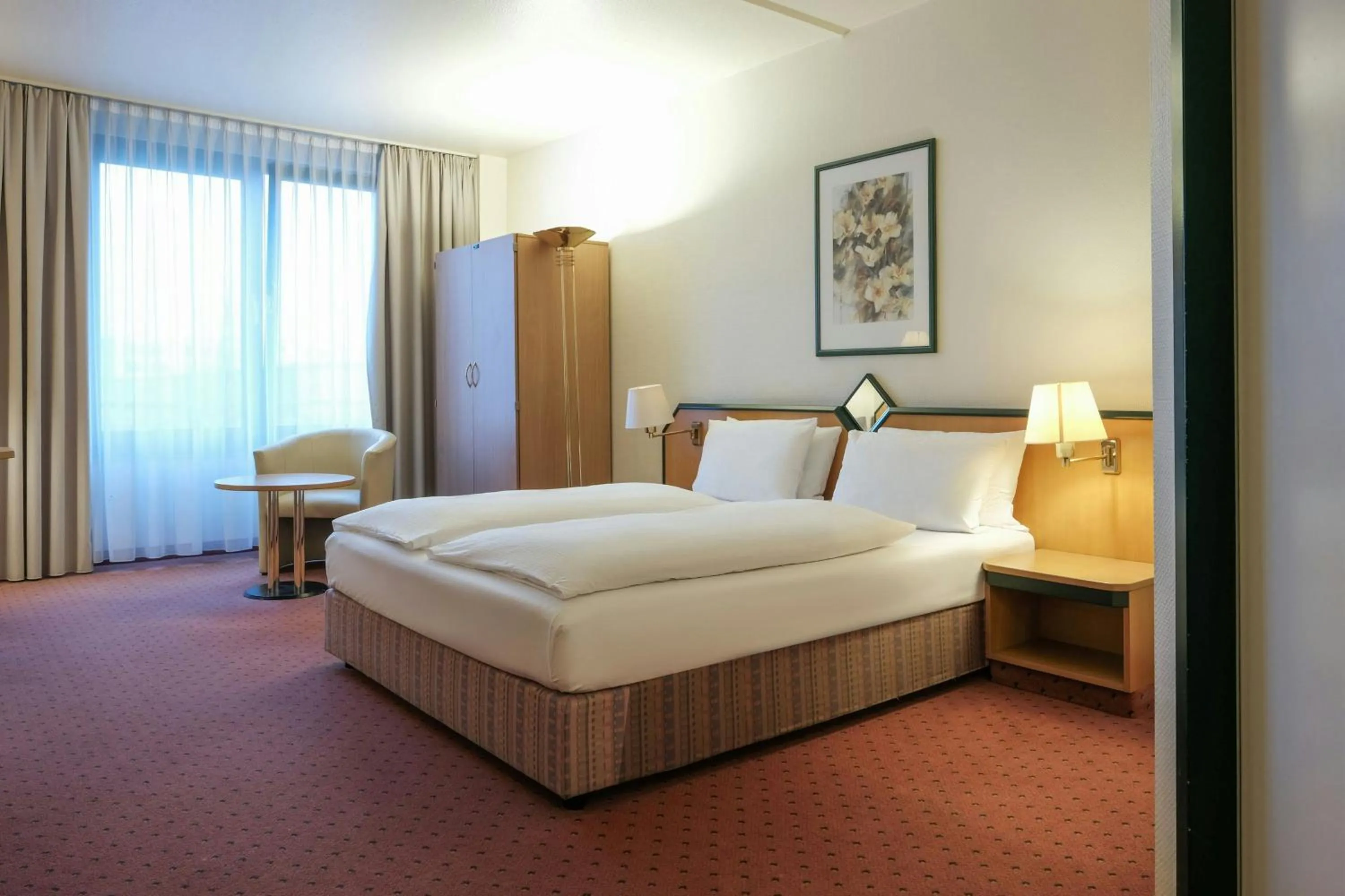 Photo of the whole room, Bed in Holiday Inn Essen City Centre, an IHG Hotel