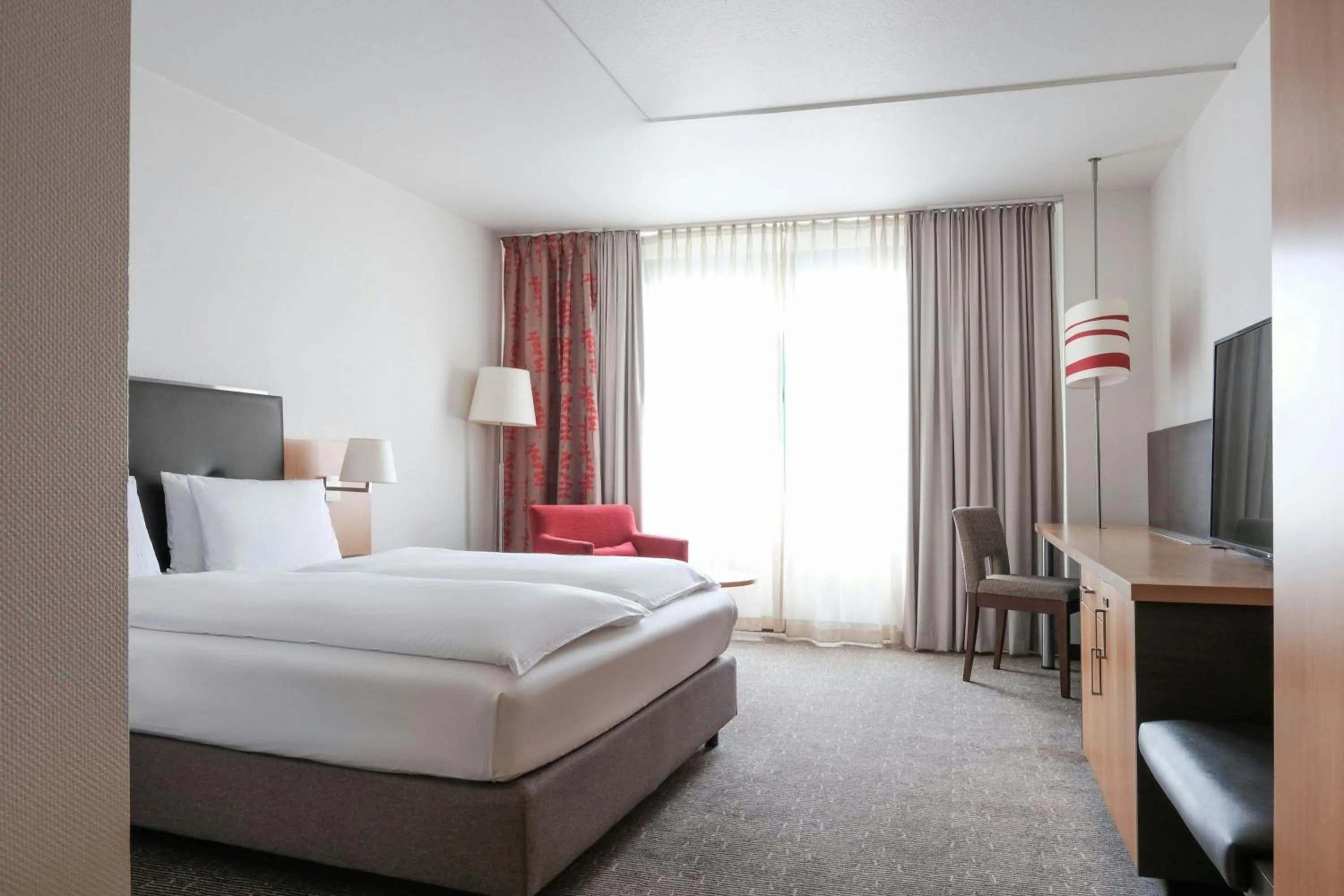 Photo of the whole room, Bed in Holiday Inn Essen City Centre, an IHG Hotel