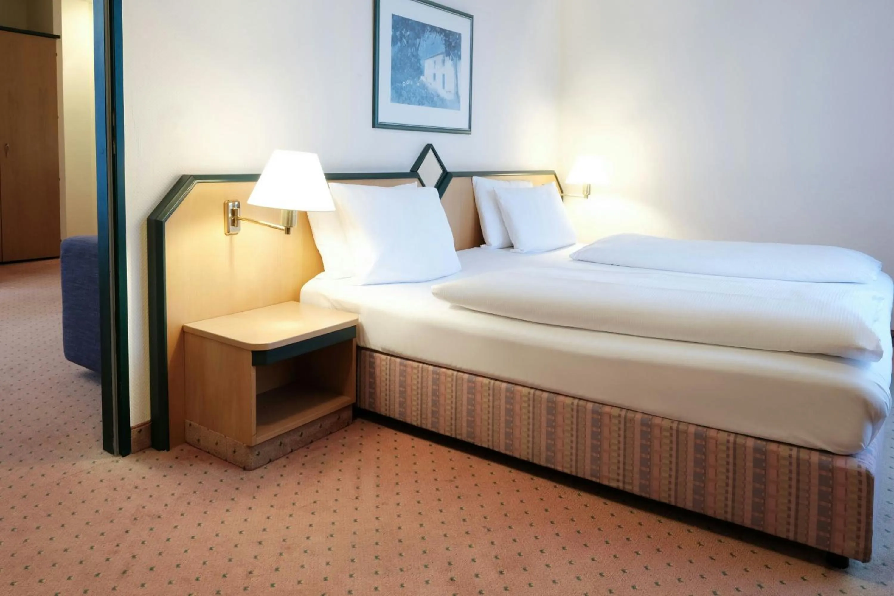 Bedroom, Bed in Holiday Inn Essen City Centre, an IHG Hotel