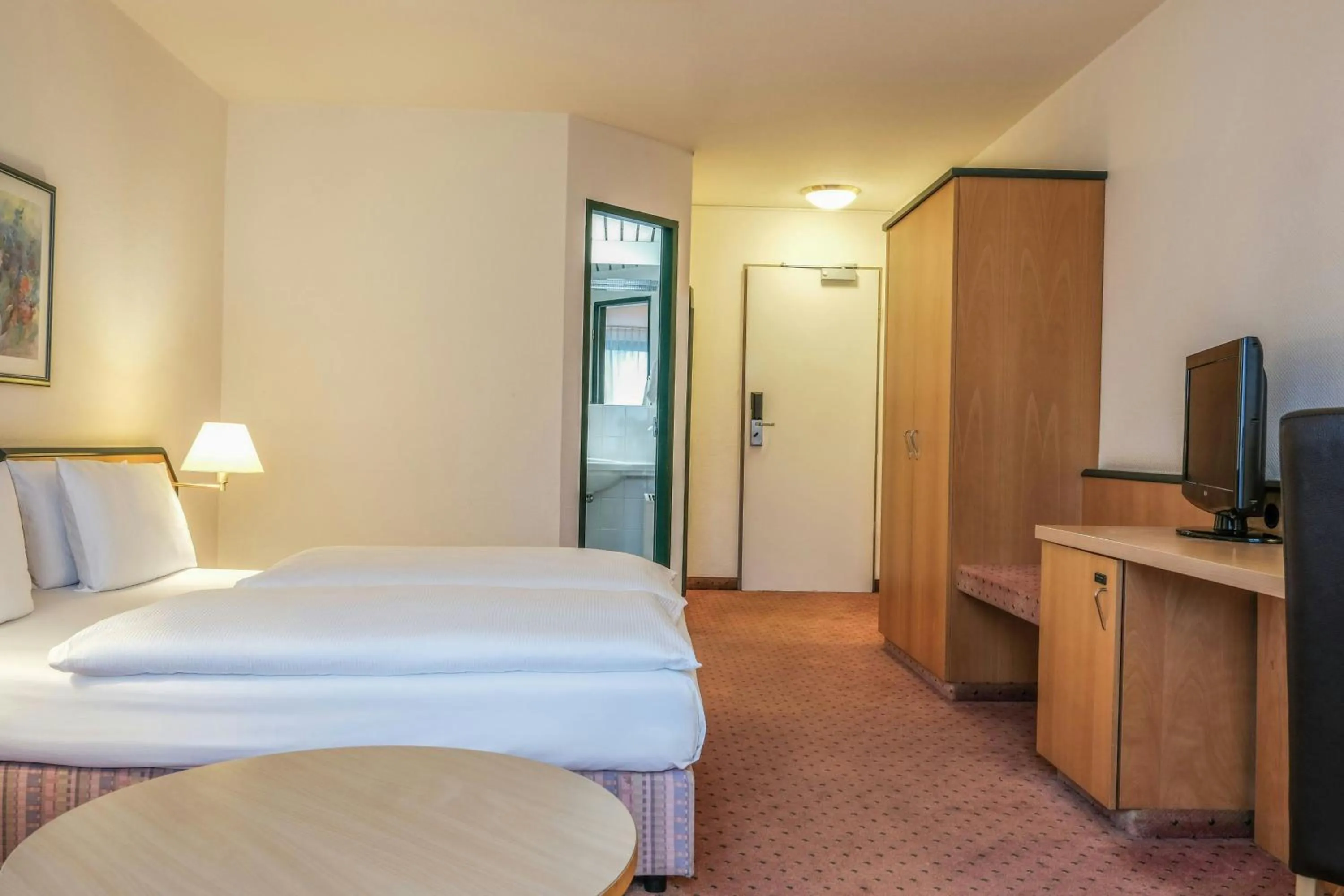 Photo of the whole room, Bed in Holiday Inn Essen City Centre, an IHG Hotel