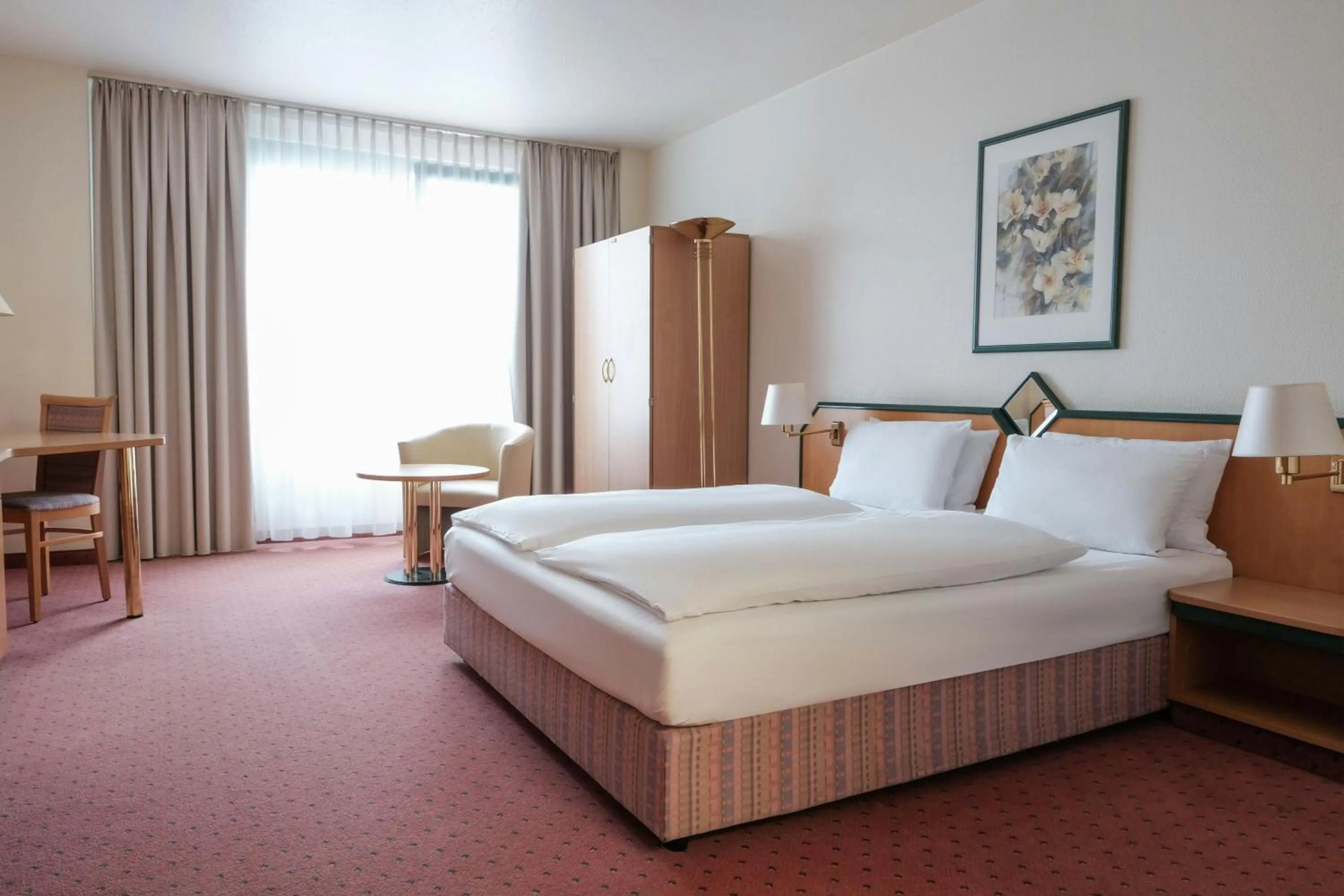 Photo of the whole room, Bed in Holiday Inn Essen City Centre, an IHG Hotel