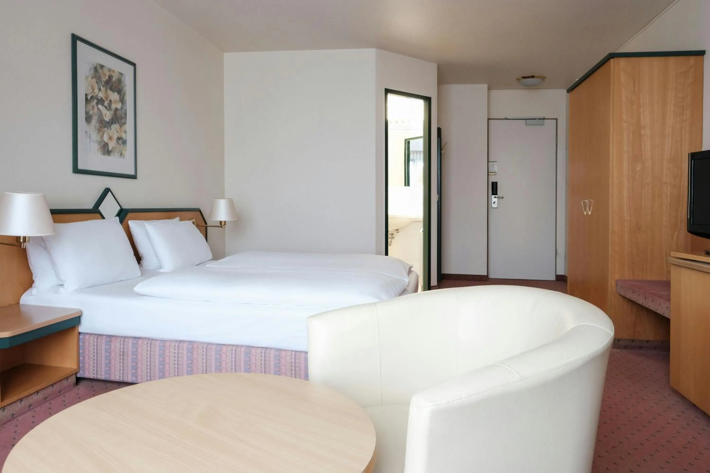 Photo of the whole room, Bed in Holiday Inn Essen City Centre, an IHG Hotel