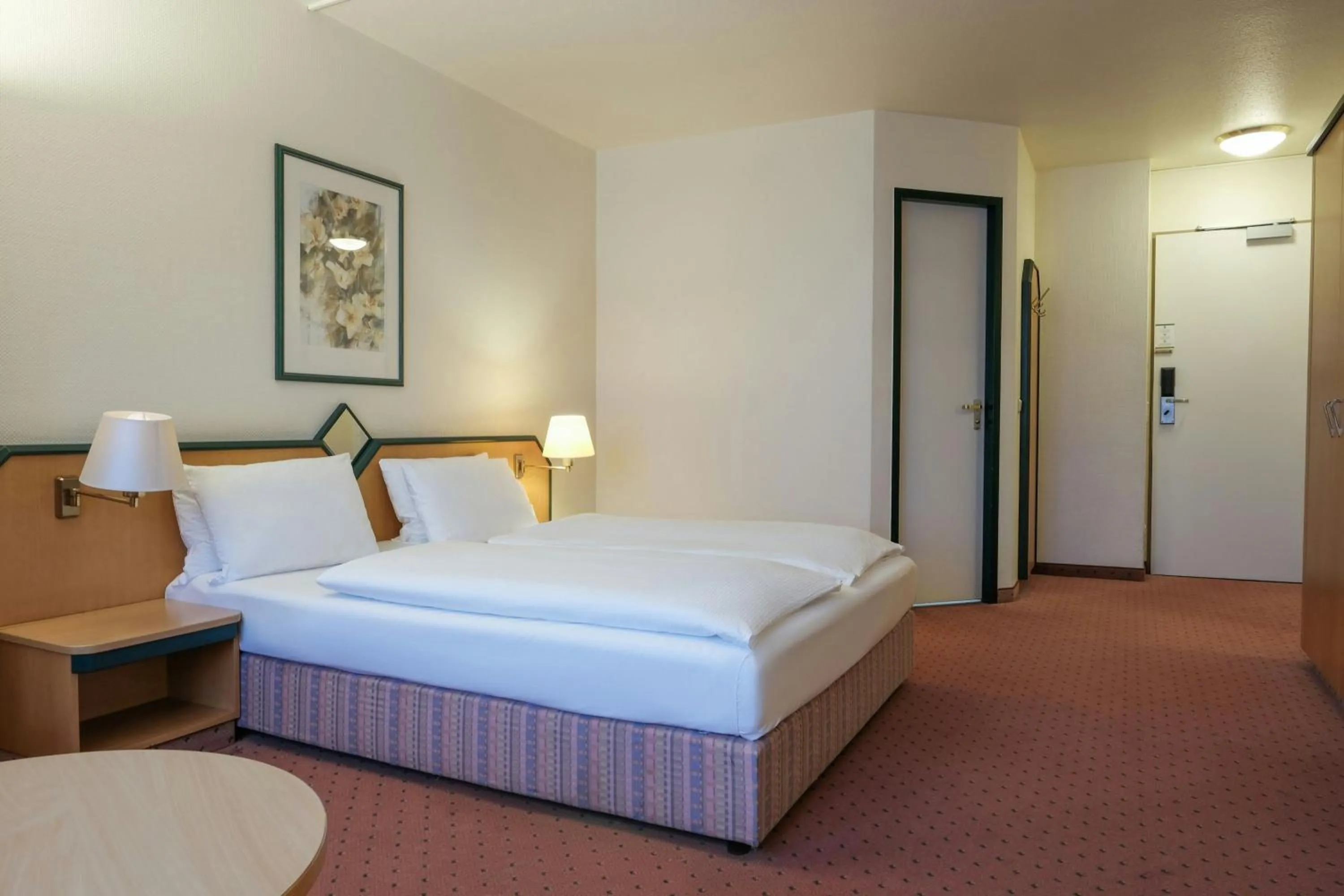 Photo of the whole room, Bed in Holiday Inn Essen City Centre, an IHG Hotel