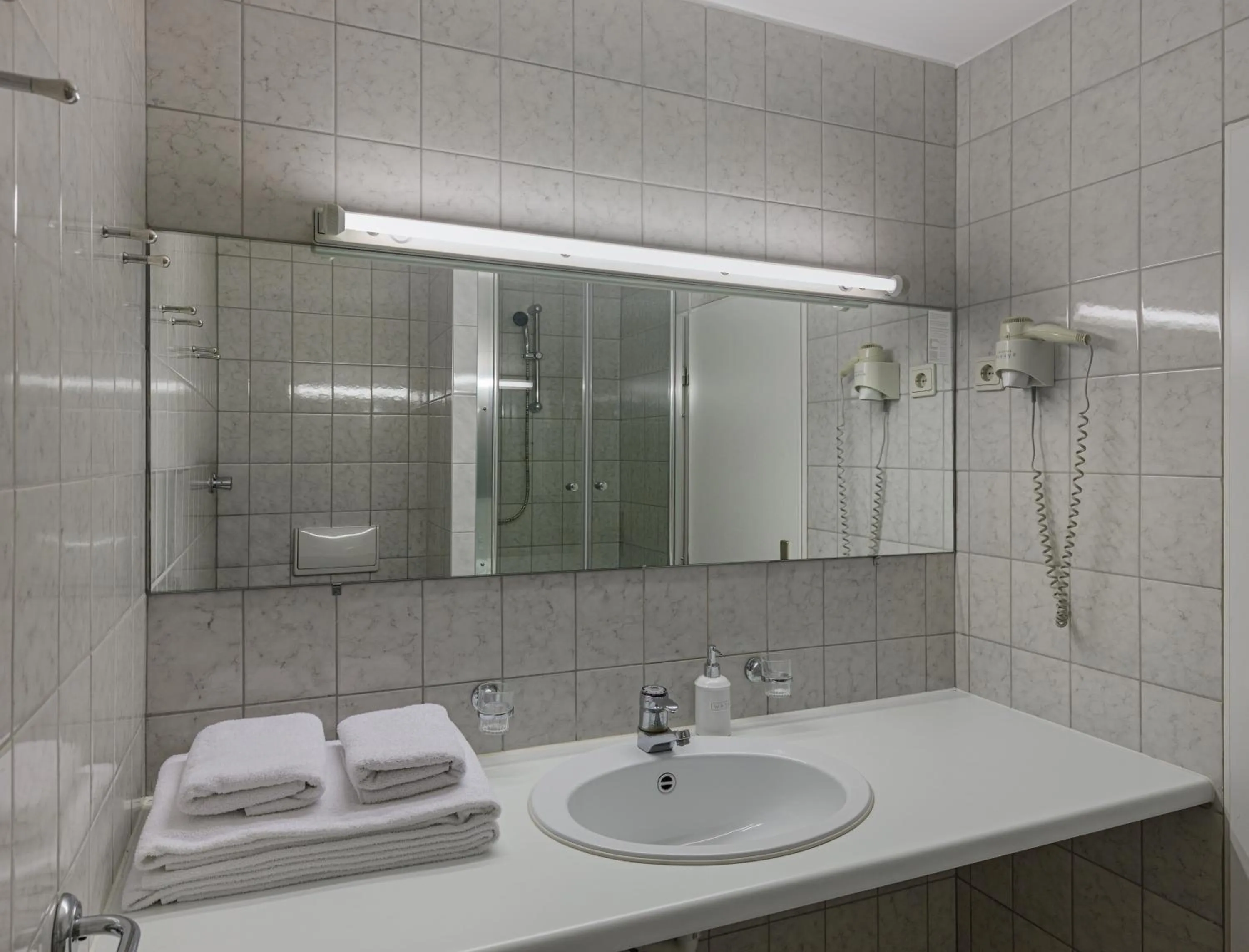 Shower in Hotel Nova