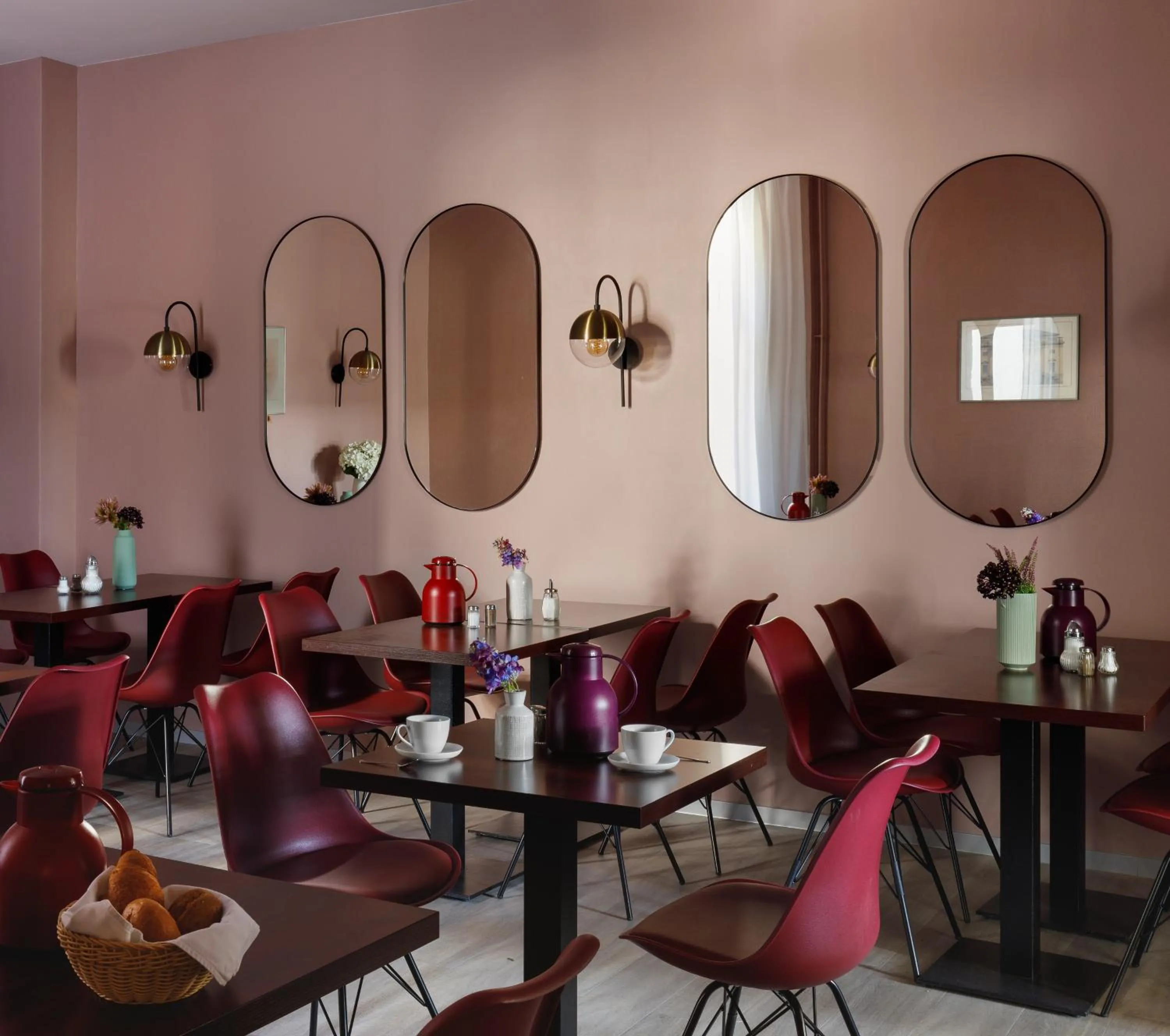 Restaurant/places to eat in Hotel Nova