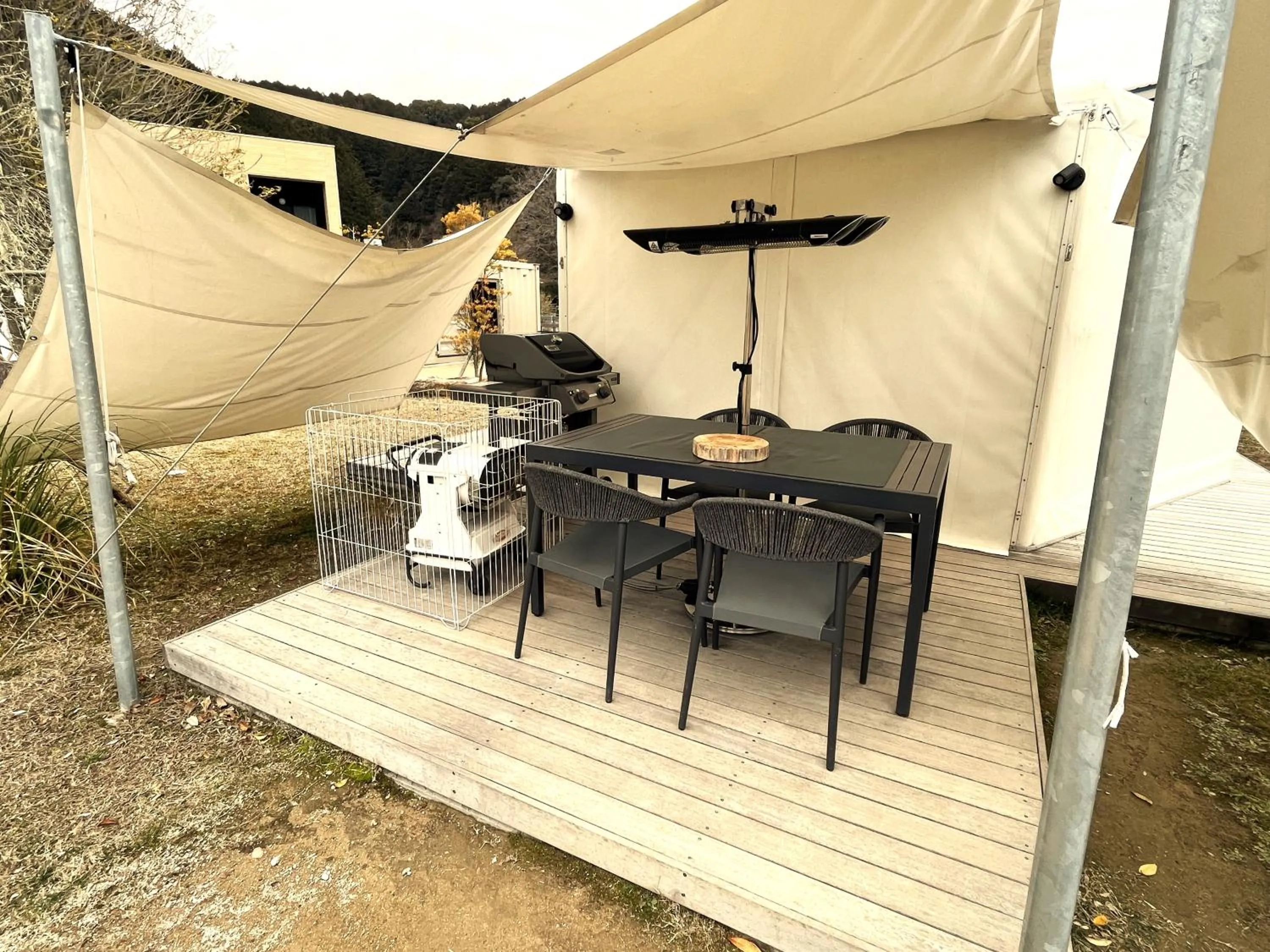 Quiet street view in THE Retreat