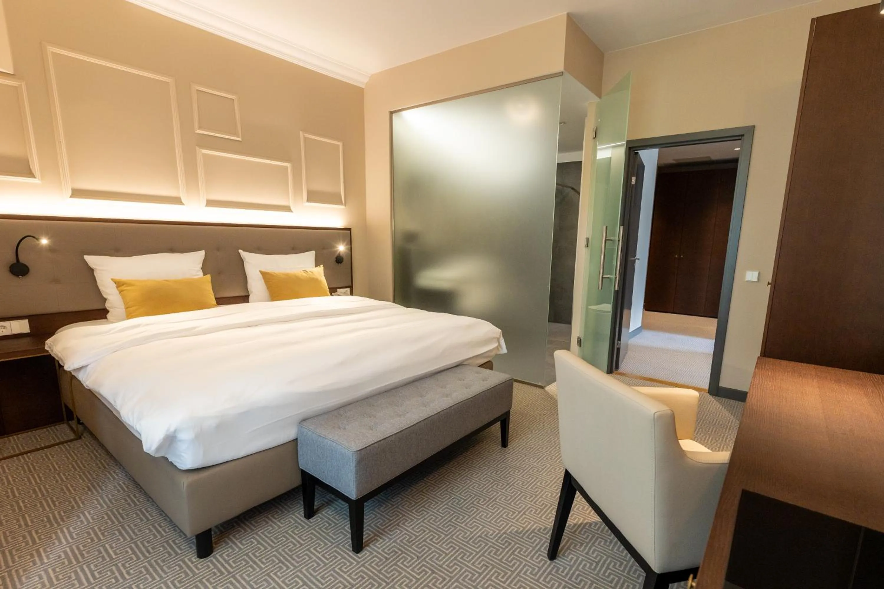 Photo of the whole room, Bed in Parkhotel Kurhaus