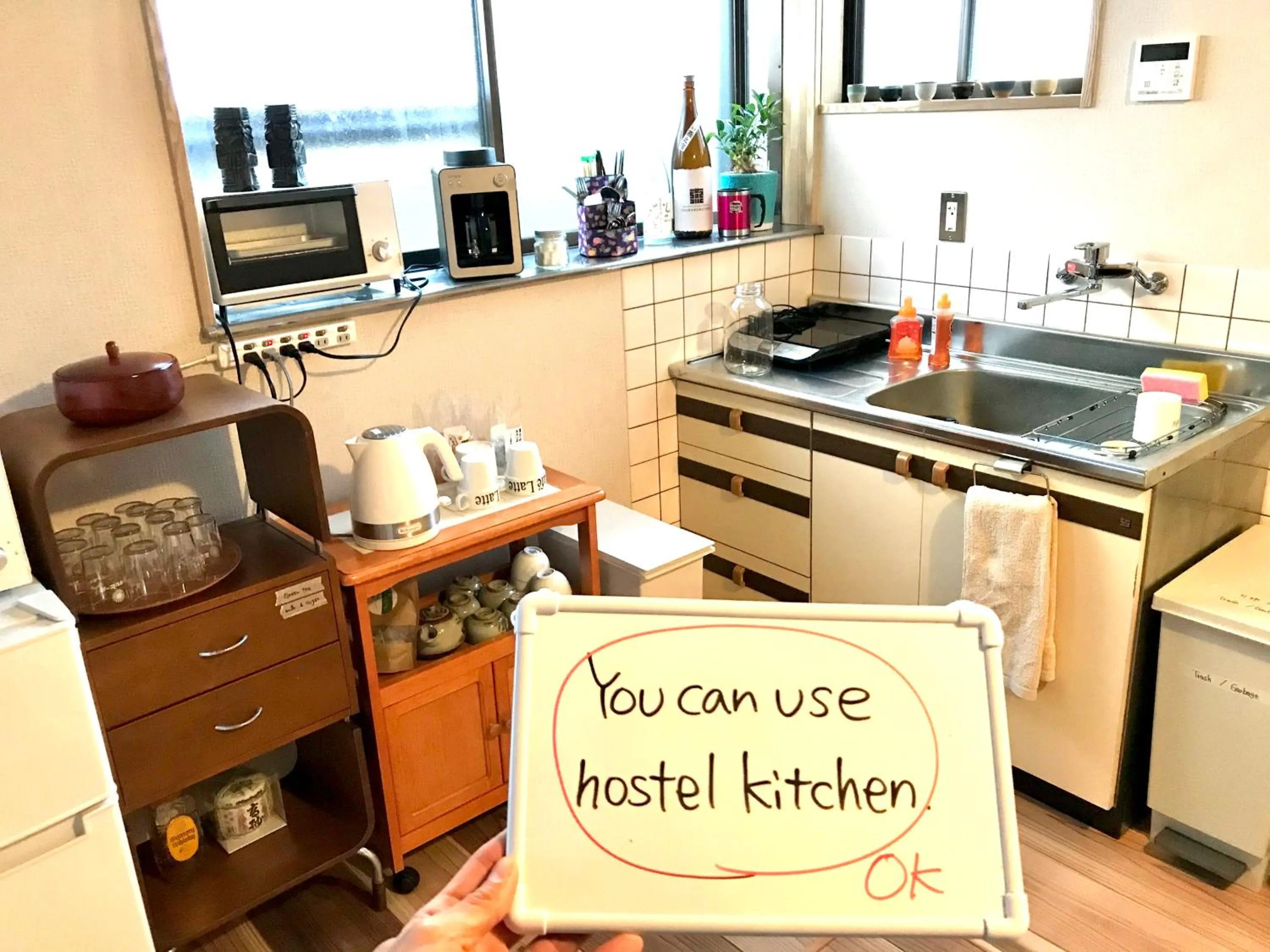 Coffee/tea facilities in Backpackers Hostel TSUBAMENOYADO