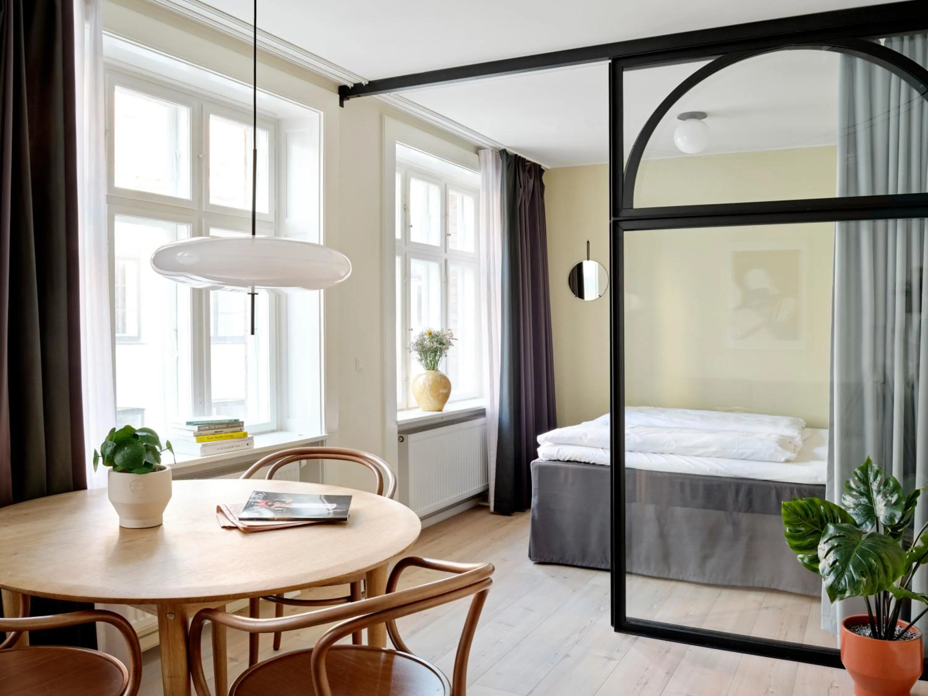 Dining area, Bed in Apēron Apartment Hotel