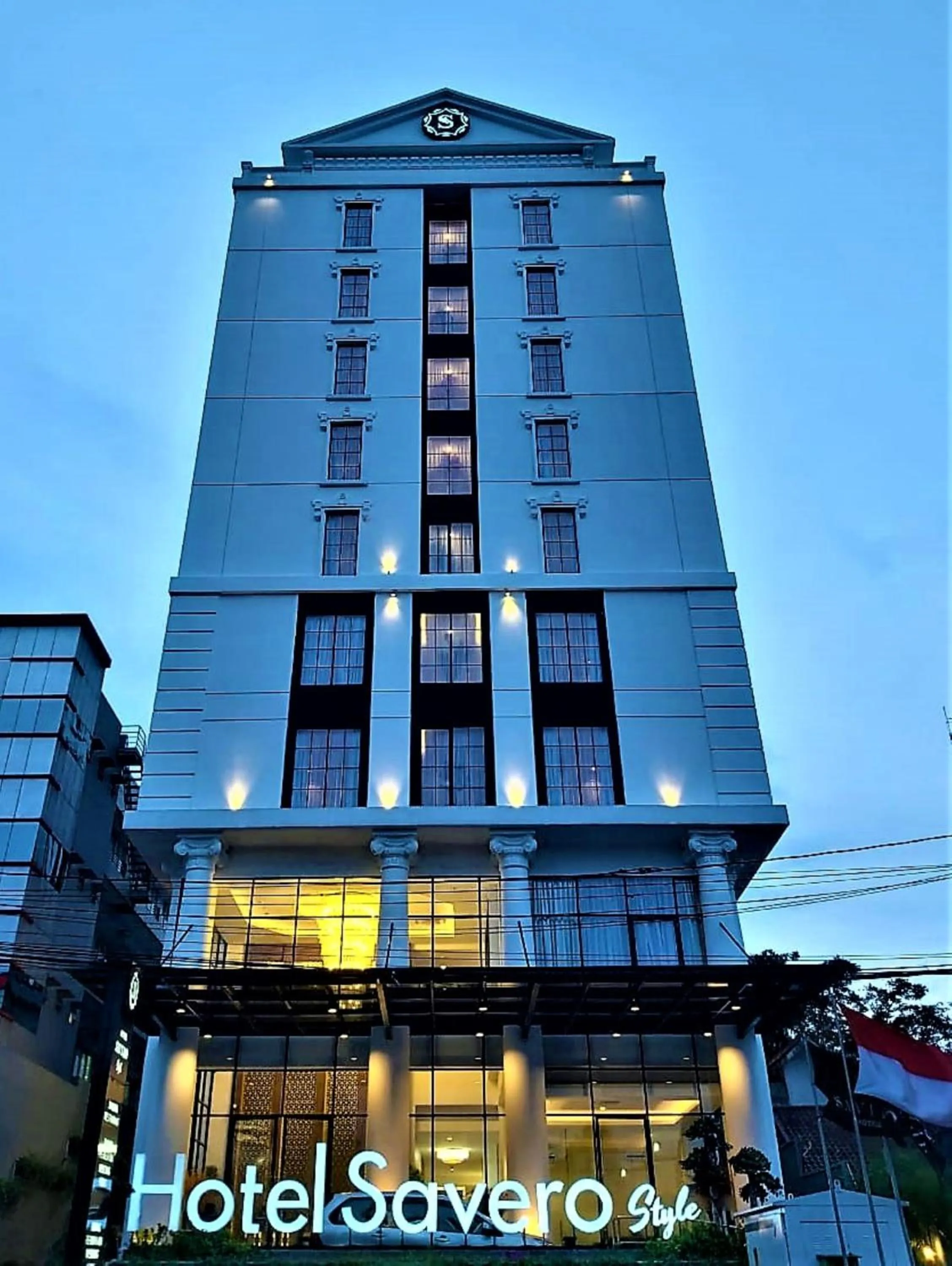Facade/entrance in Savero Style Bogor