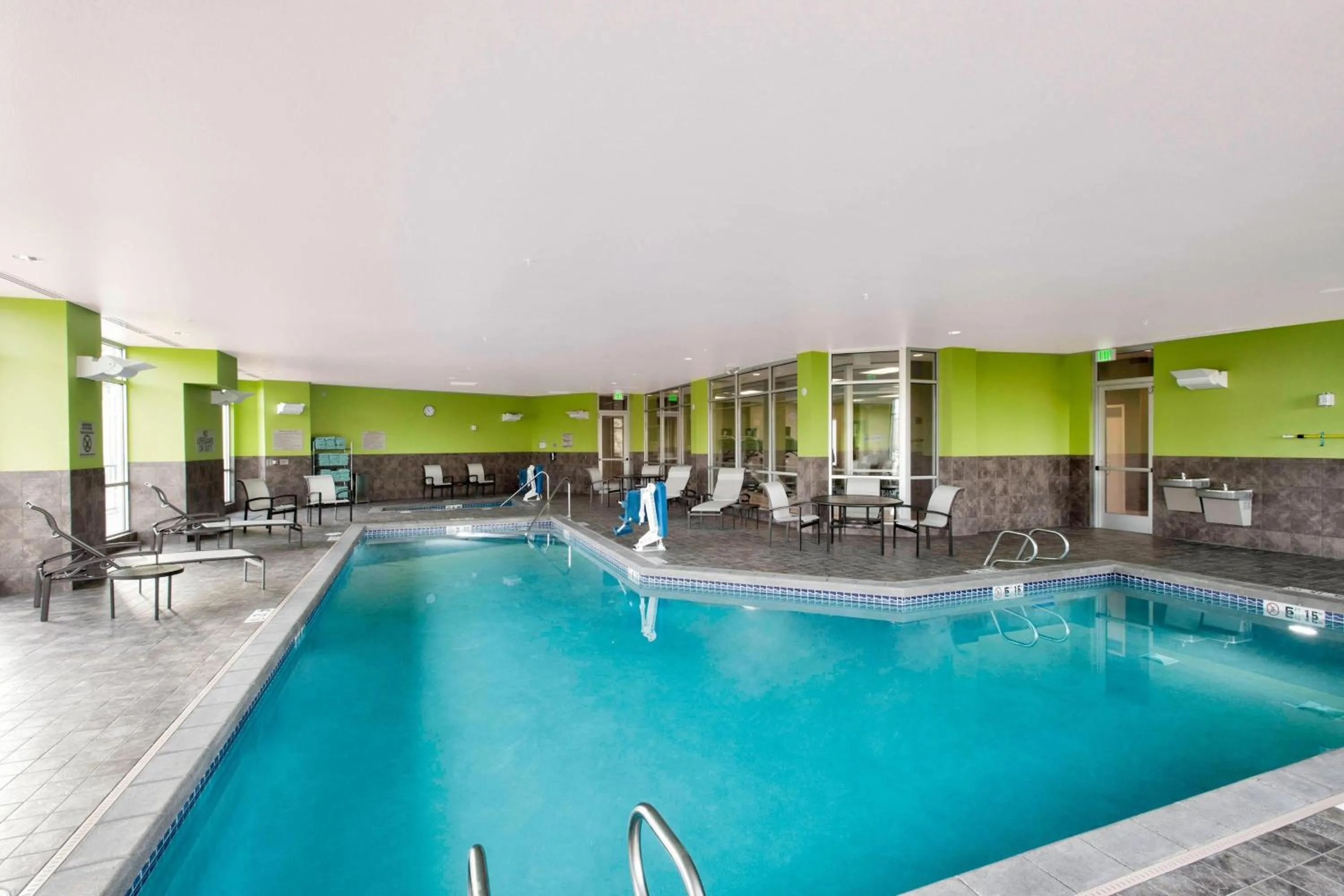 Swimming pool in SpringHill Suites by Marriott Bellingham