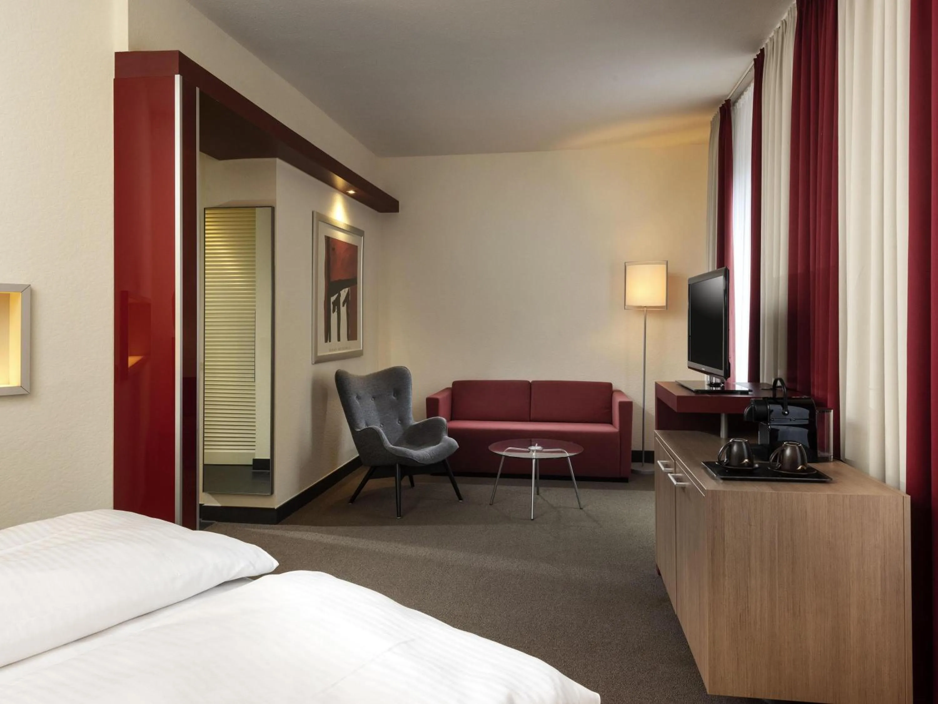 Bedroom, Bed in Mövenpick Hotel Münster am Aasee