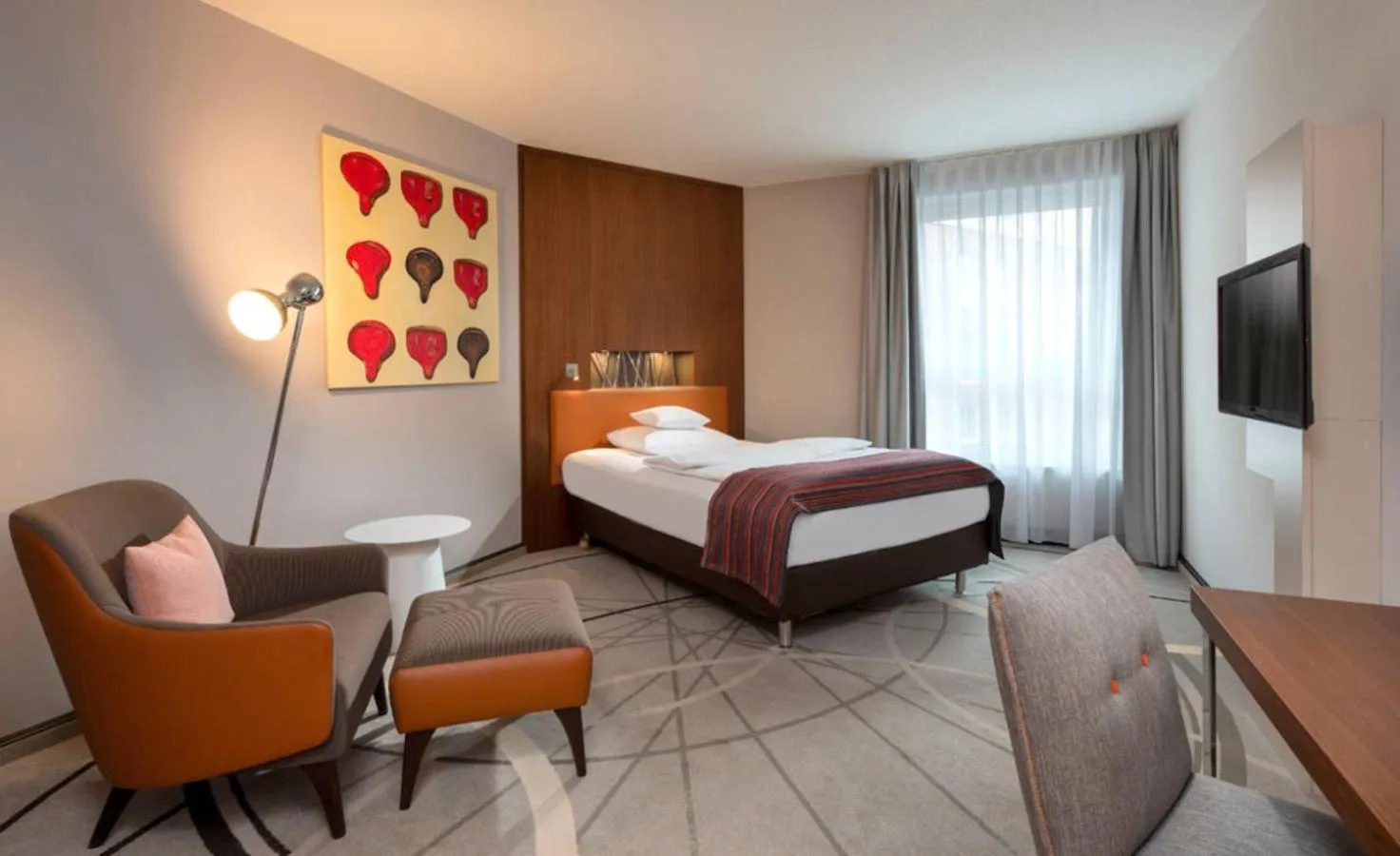 Photo of the whole room, Bed in Mövenpick Hotel Münster am Aasee