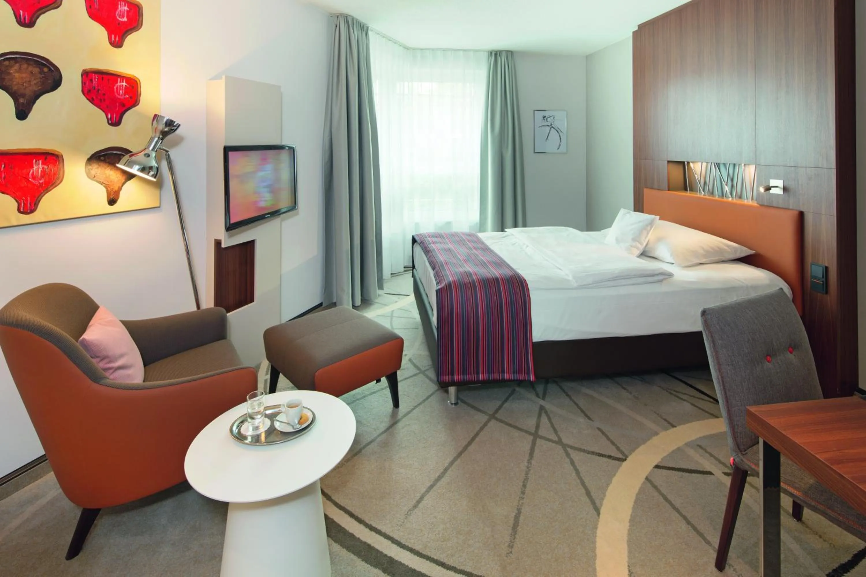 Photo of the whole room, Bed in Mövenpick Hotel Münster am Aasee