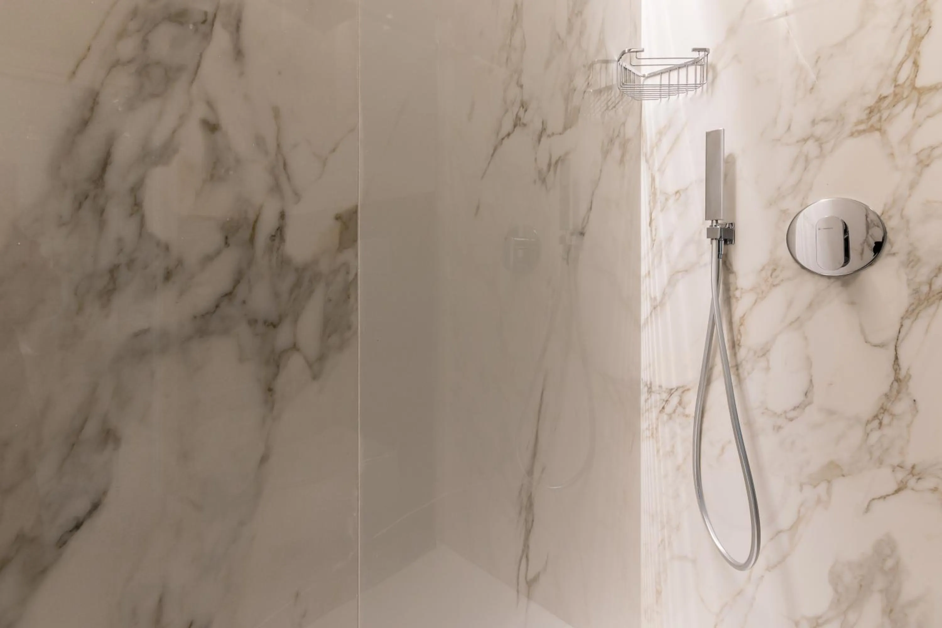 Shower in PhotoRooms B&B