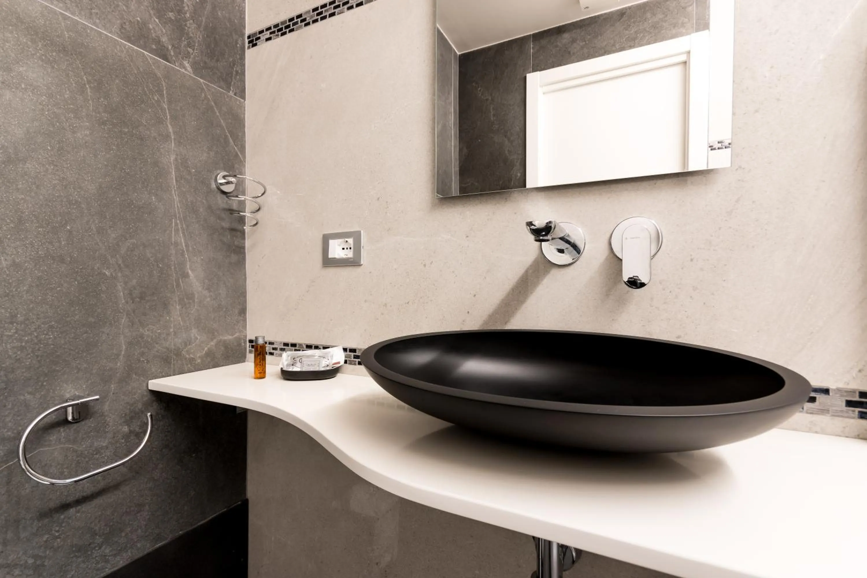 Bathroom in PhotoRooms B&B