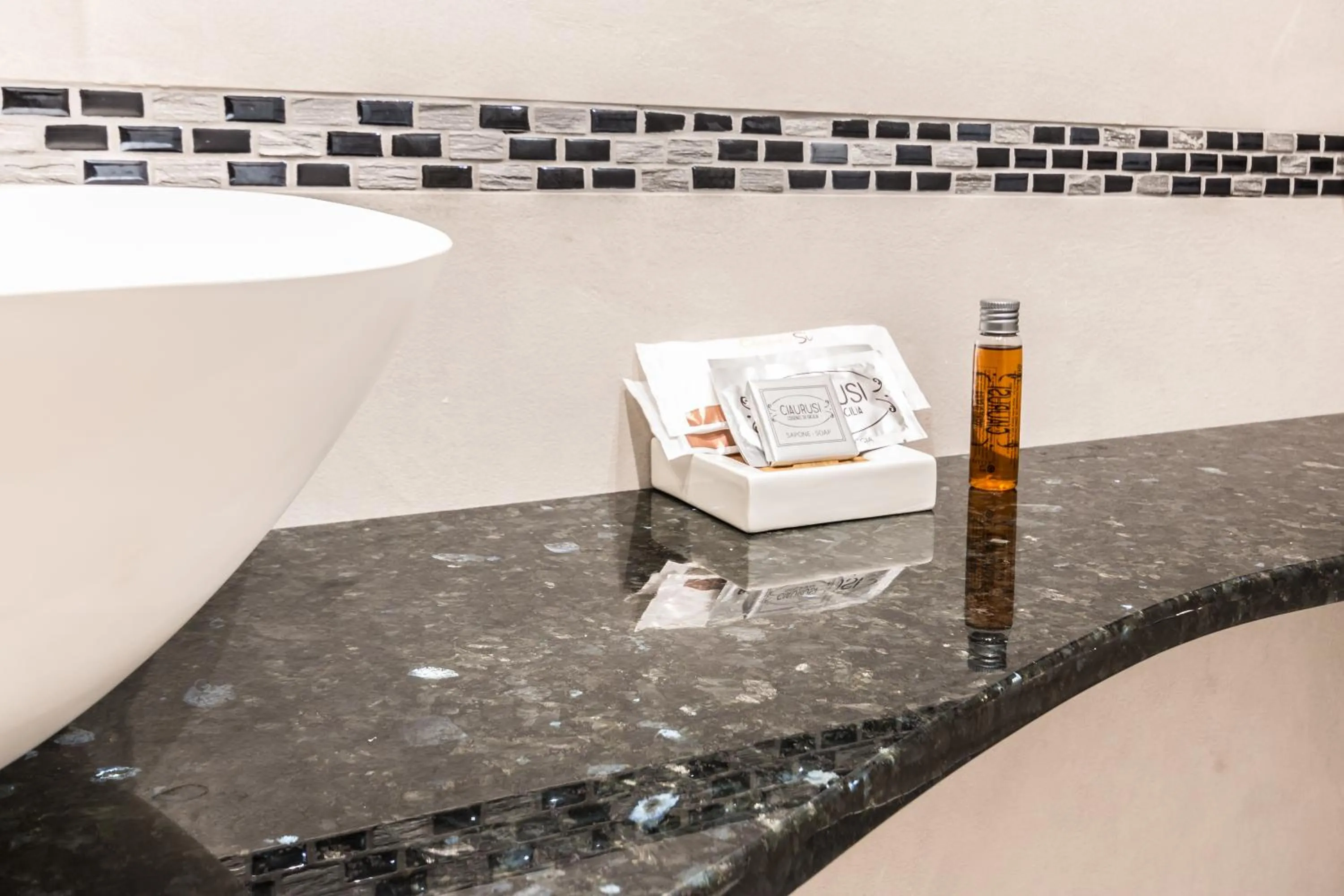 Bathroom in PhotoRooms B&B