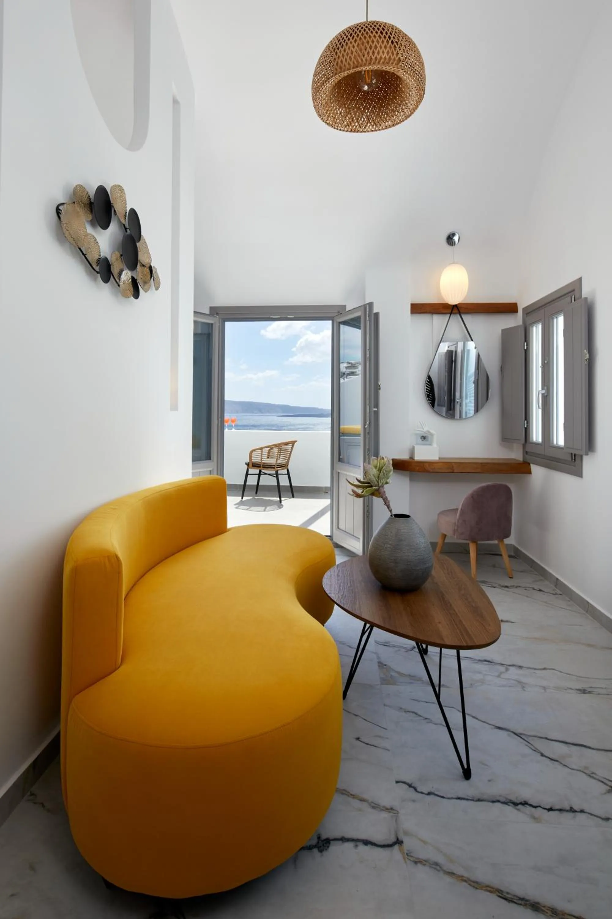 TV and multimedia in Allure Breeze Suites