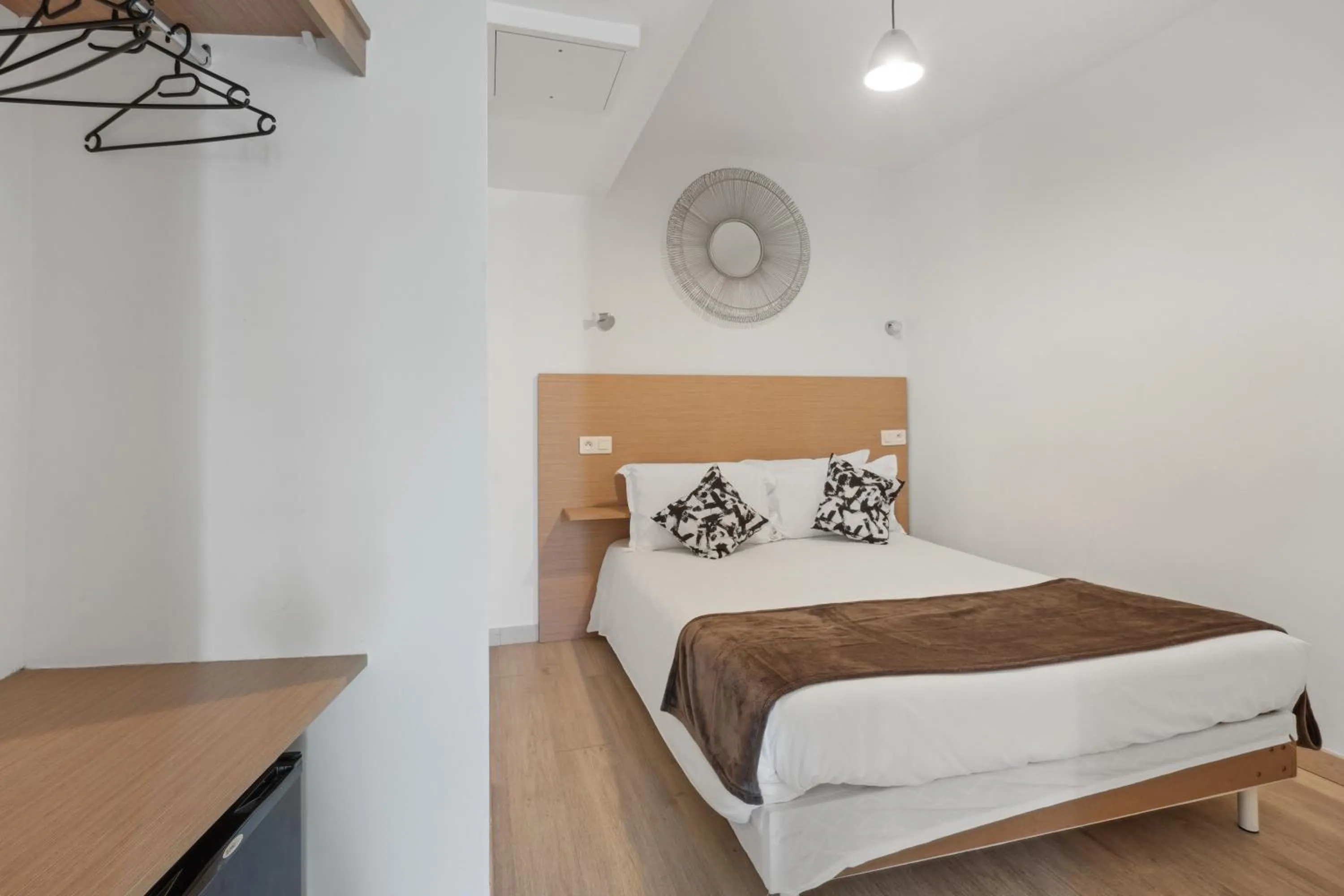 Bedroom, Bed in Hôtel Le National Clichy Paris