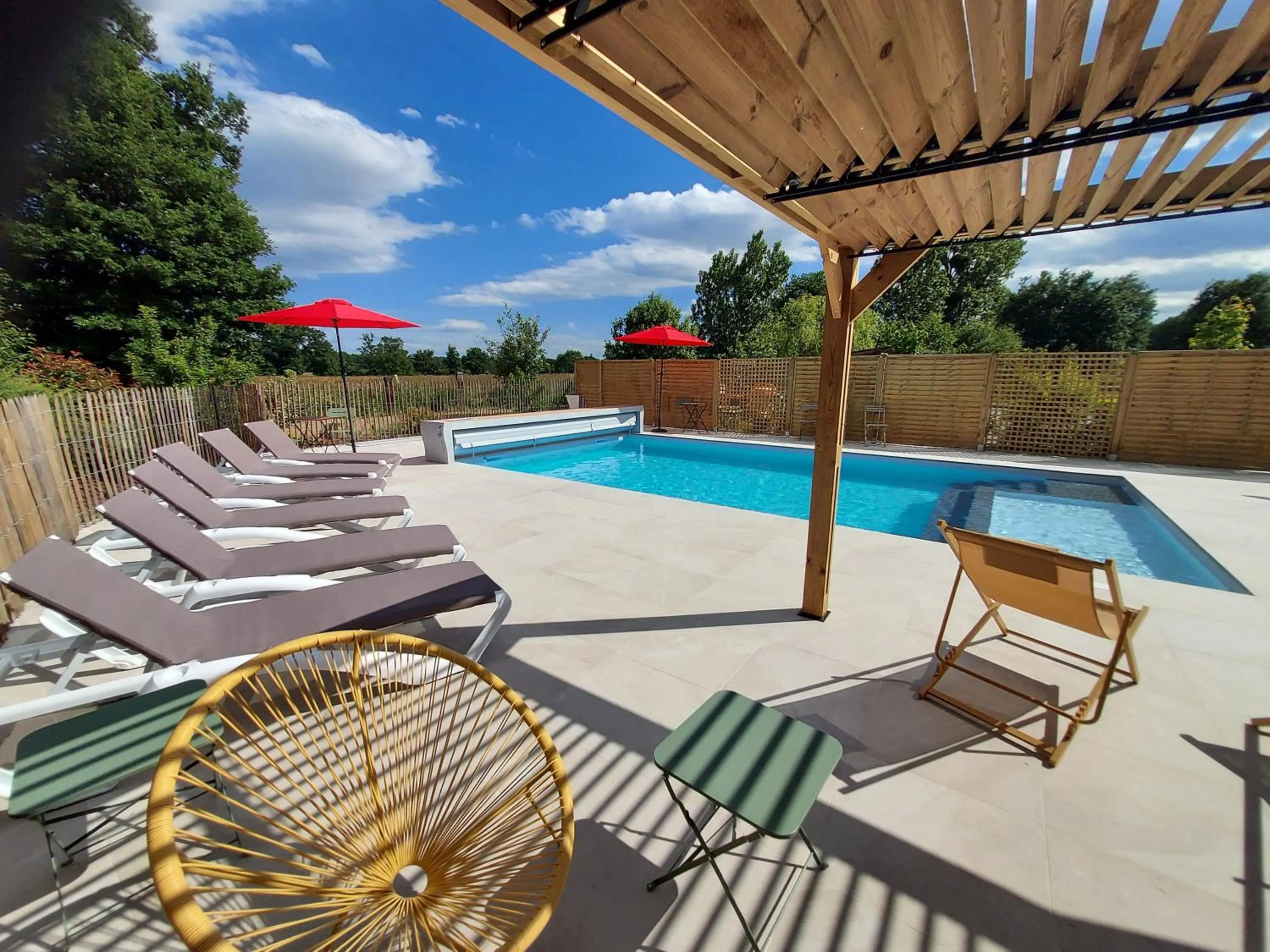Pool view in Le jardin des 4 saisons