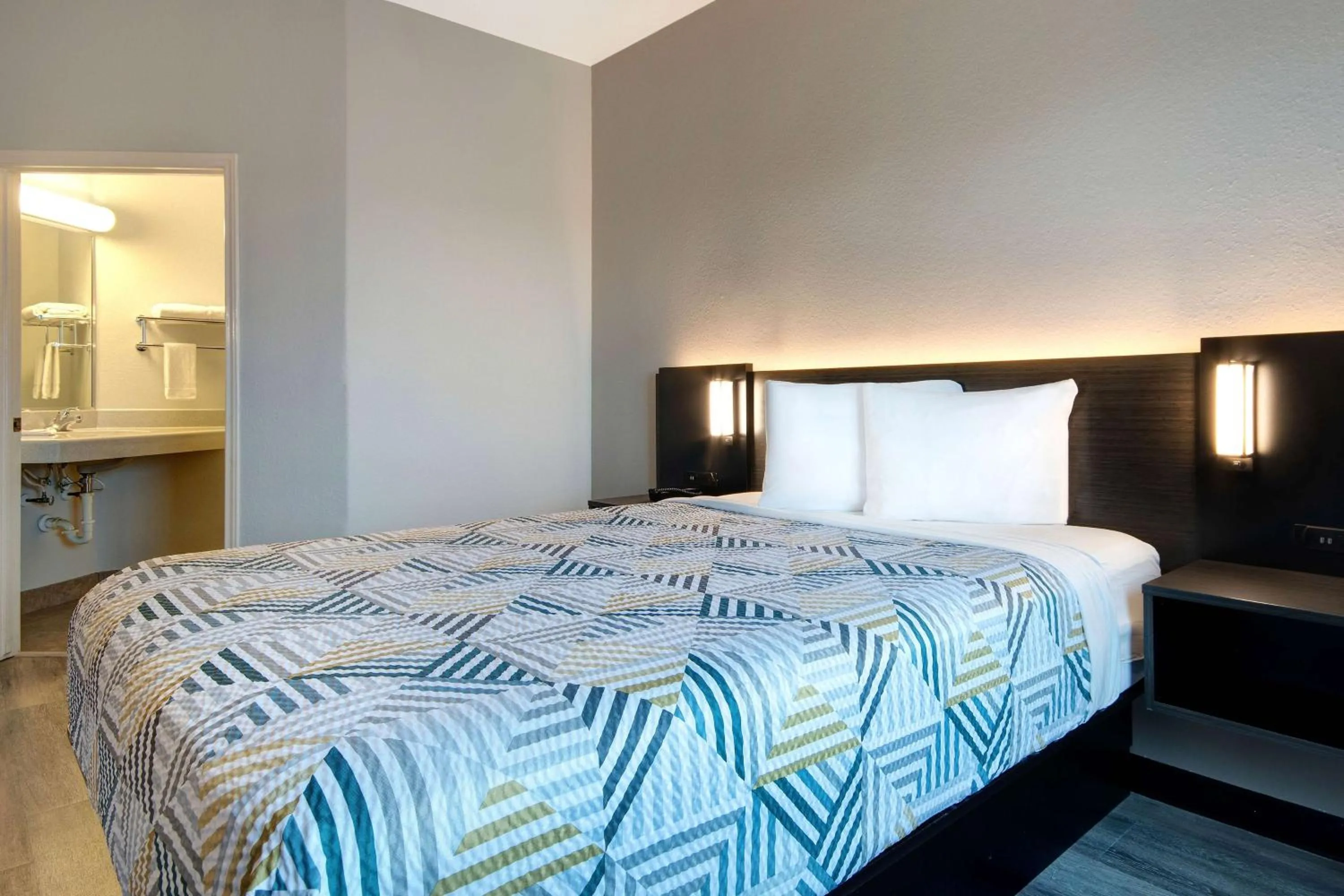 Bedroom, Bed in Motel 6-Pharr, TX