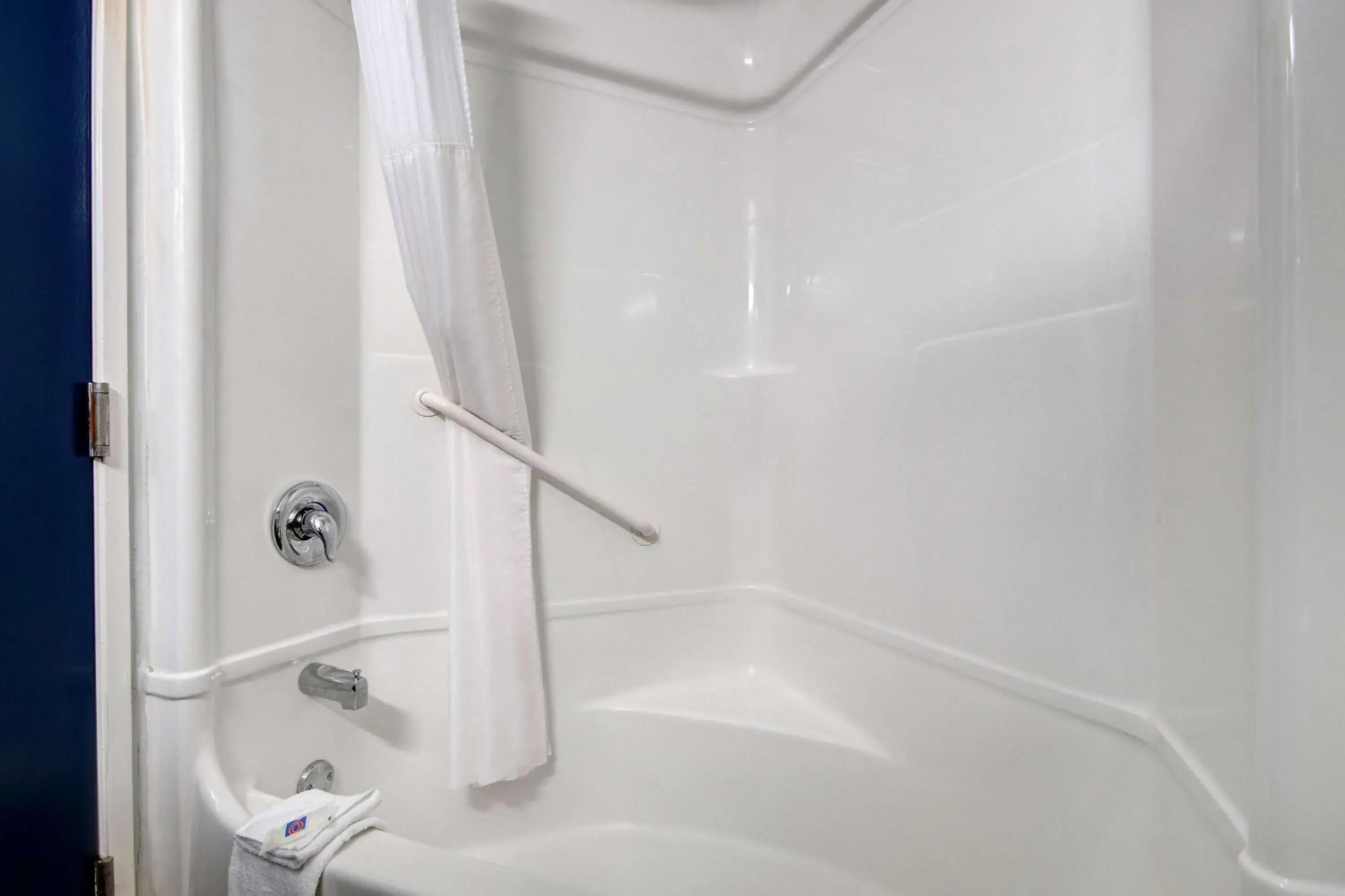 Premium Quadruple Room - single occupancy - Non-Smoking in Motel 6-Pharr, TX Premium Quadruple Room - single occupancy - Non-Smoking in Motel 6-Pharr, TX