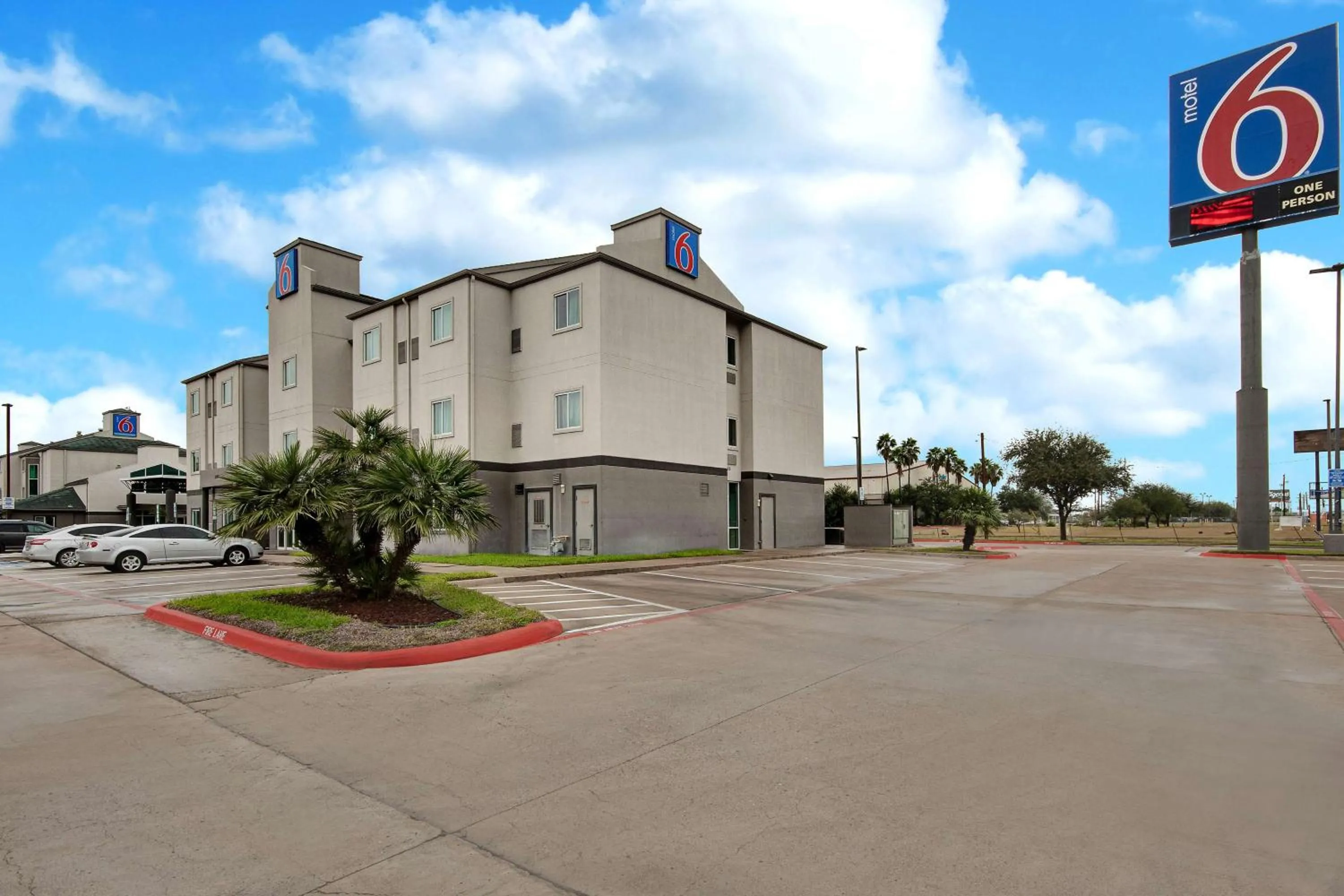 Property building in Motel 6-Pharr, TX