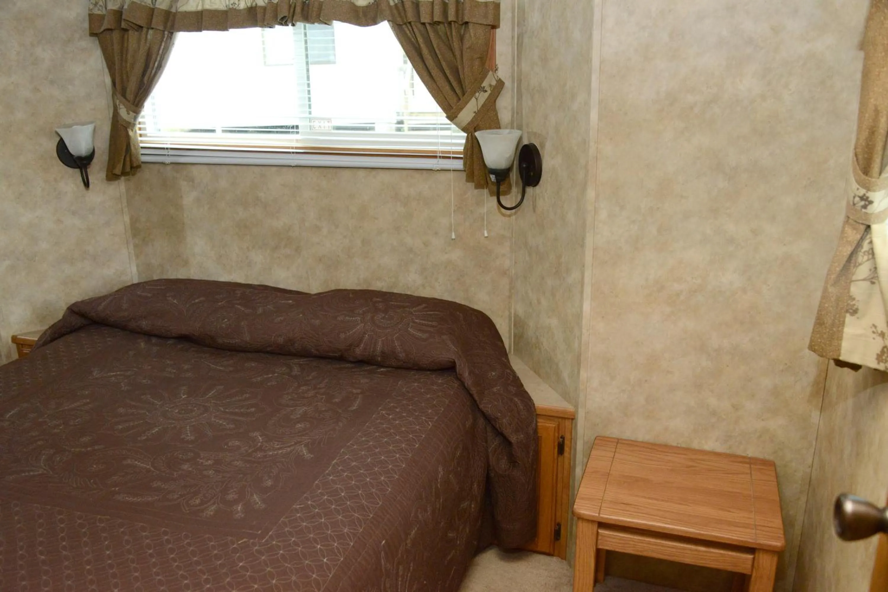 Bedroom, Bed in Riverside Resort