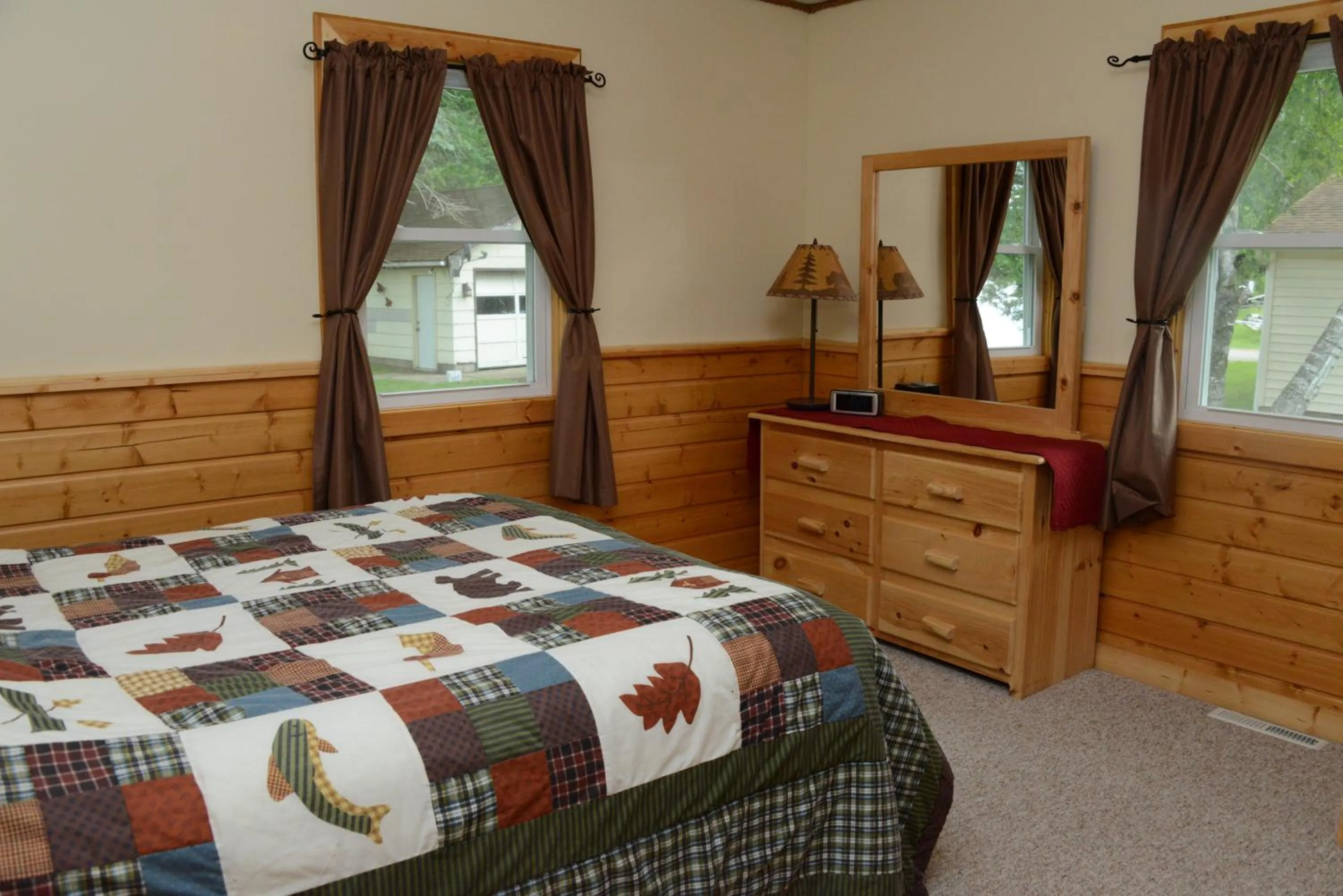 Bedroom, Bed in Riverside Resort