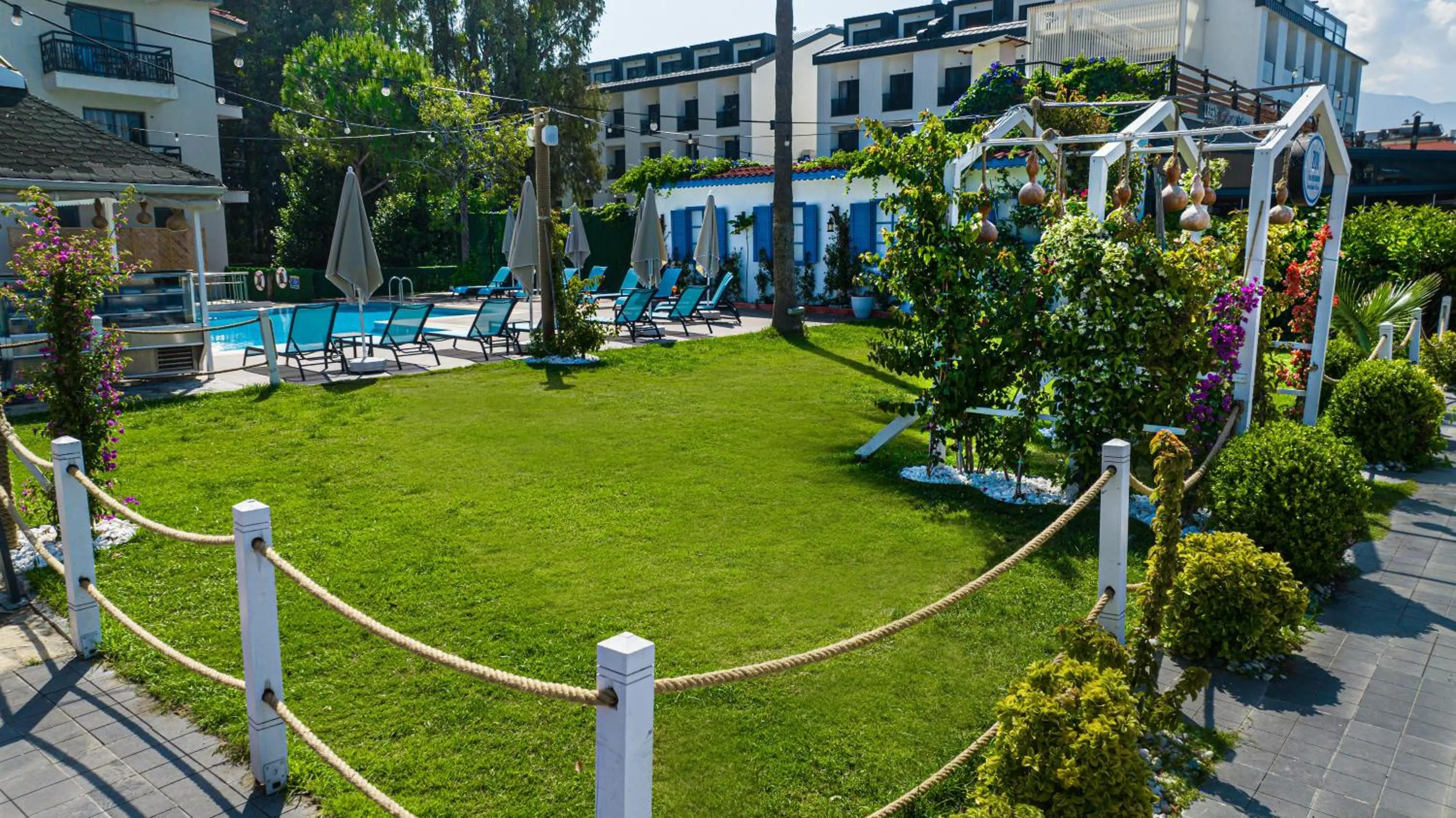 Garden in Uras Beach Hotel
