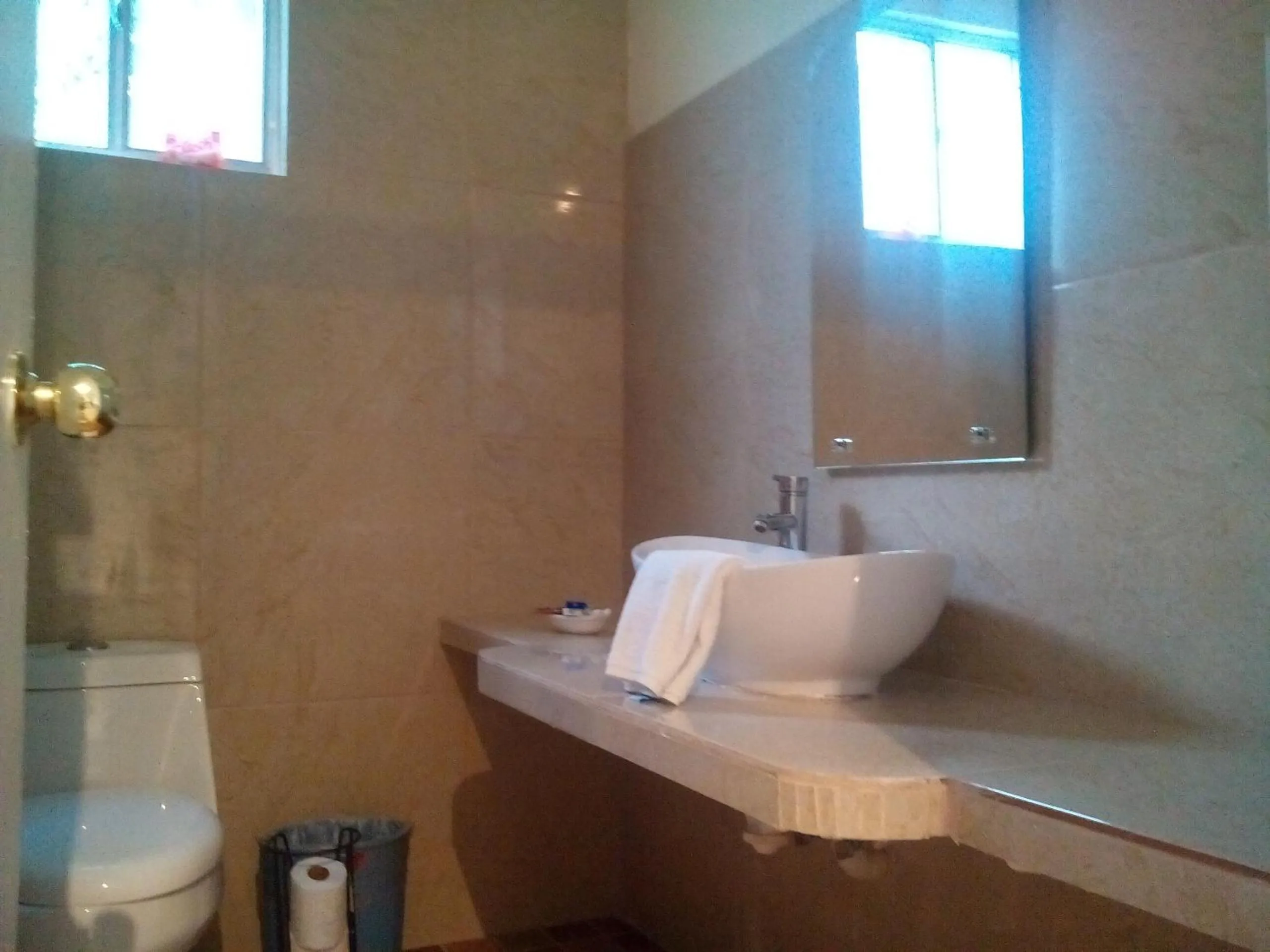 Bathroom in Mansion Giahn Bed & Breakfast