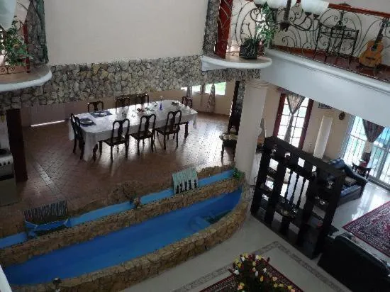 Restaurant/places to eat in Mansion Giahn Bed & Breakfast