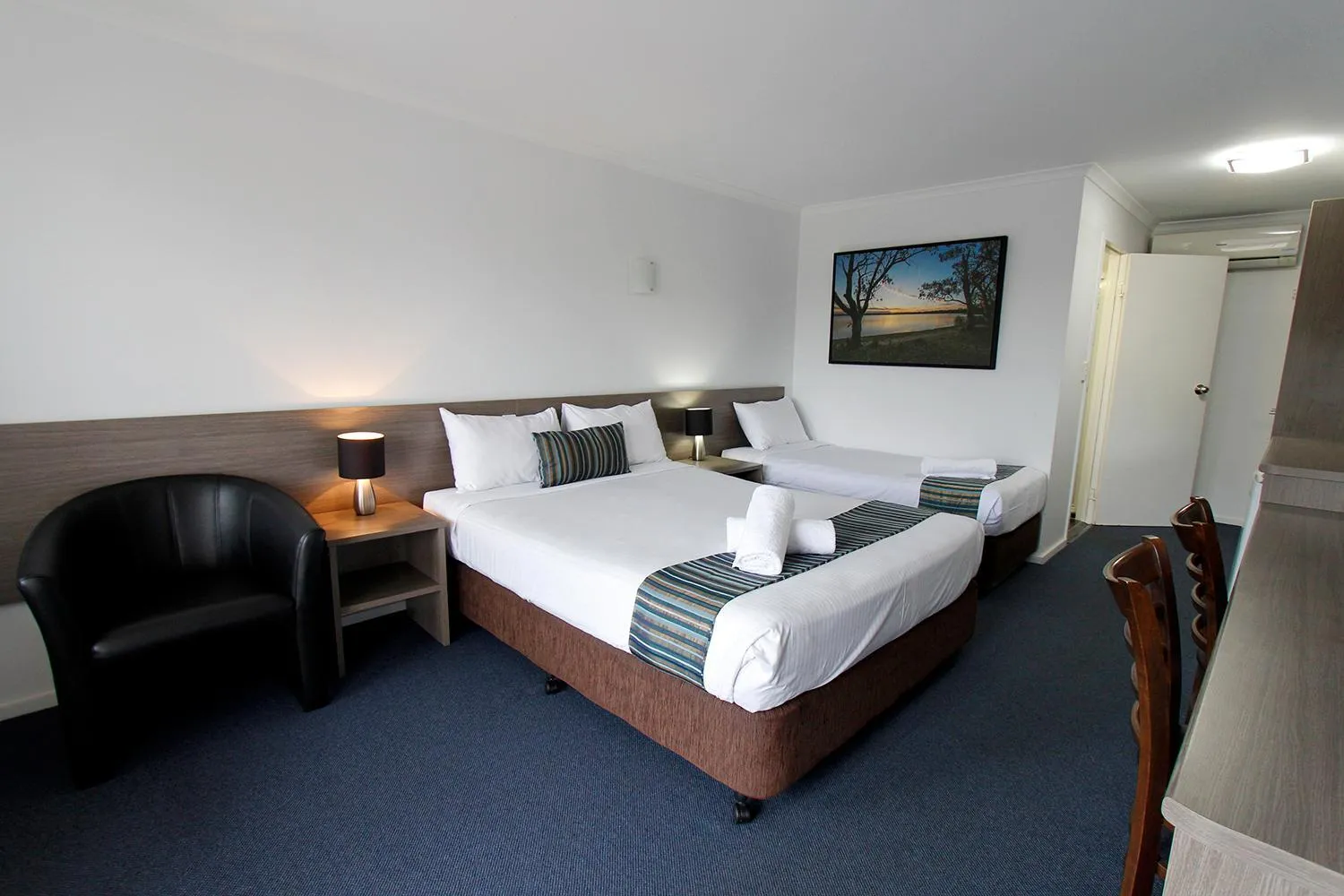 Photo of the whole room, Bed in Sugar Country Motor Inn