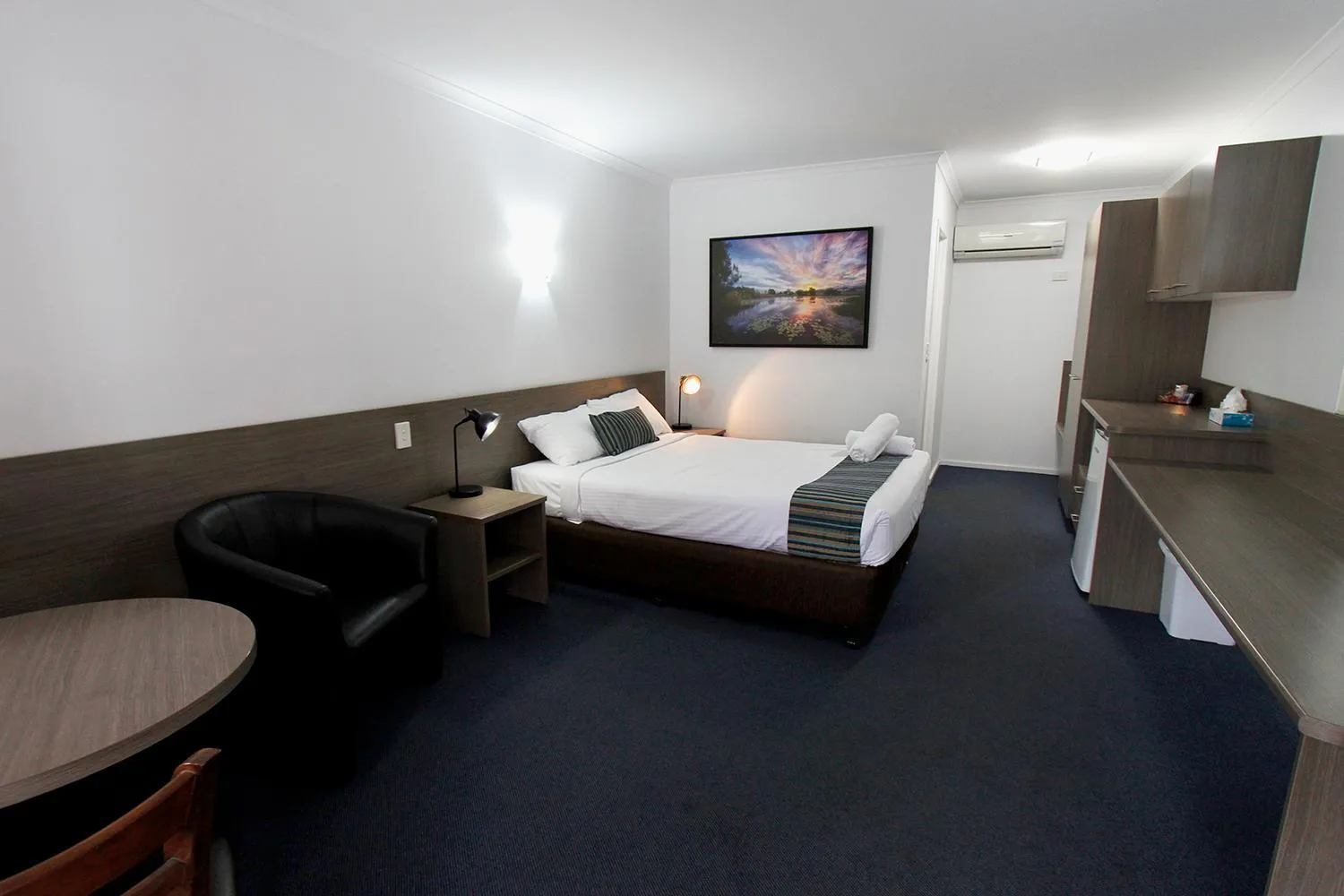 Bedroom, Bed in Sugar Country Motor Inn