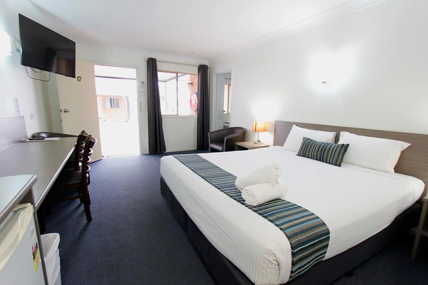 Photo of the whole room, Bed in Sugar Country Motor Inn