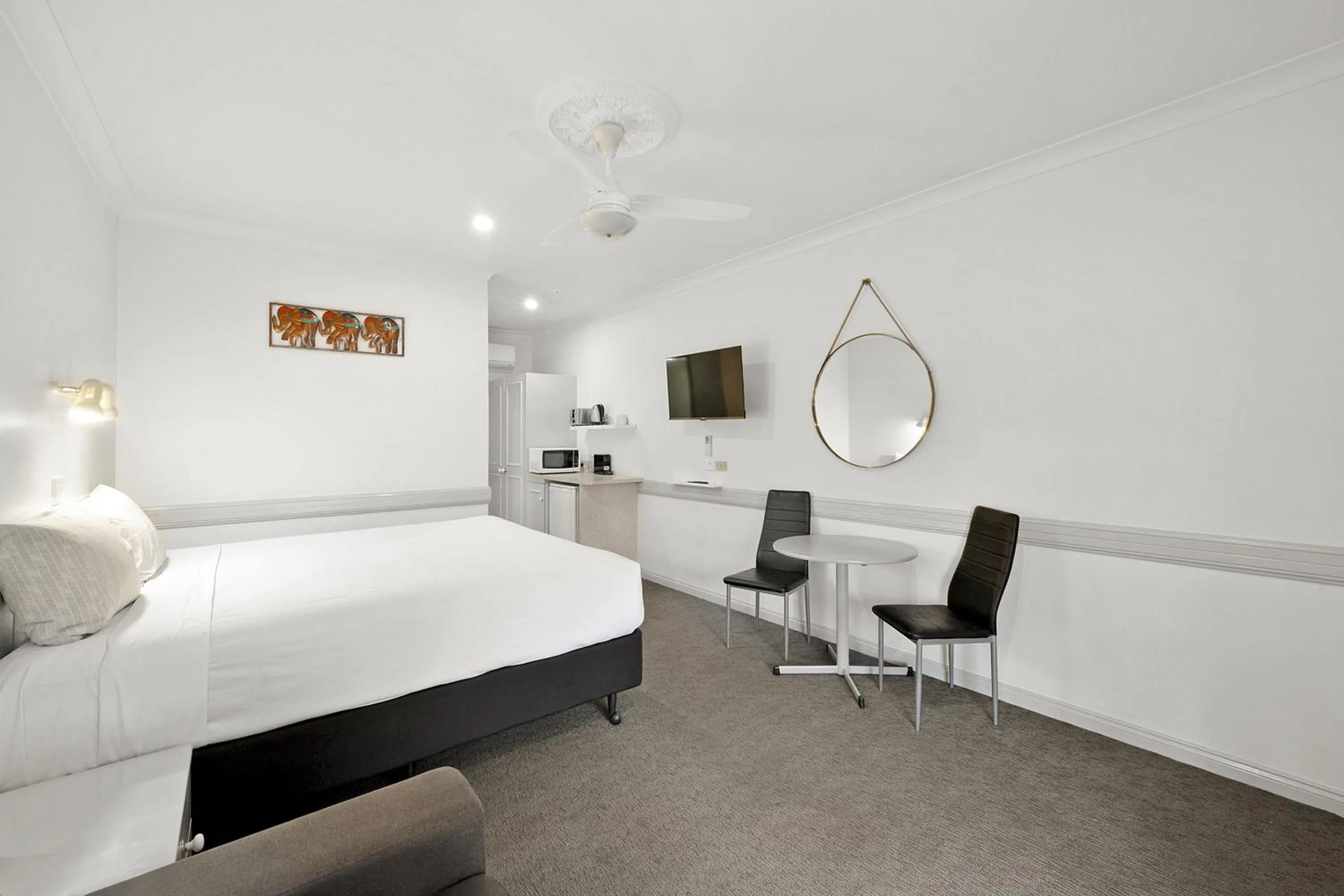 Bed in Centre Town Motel