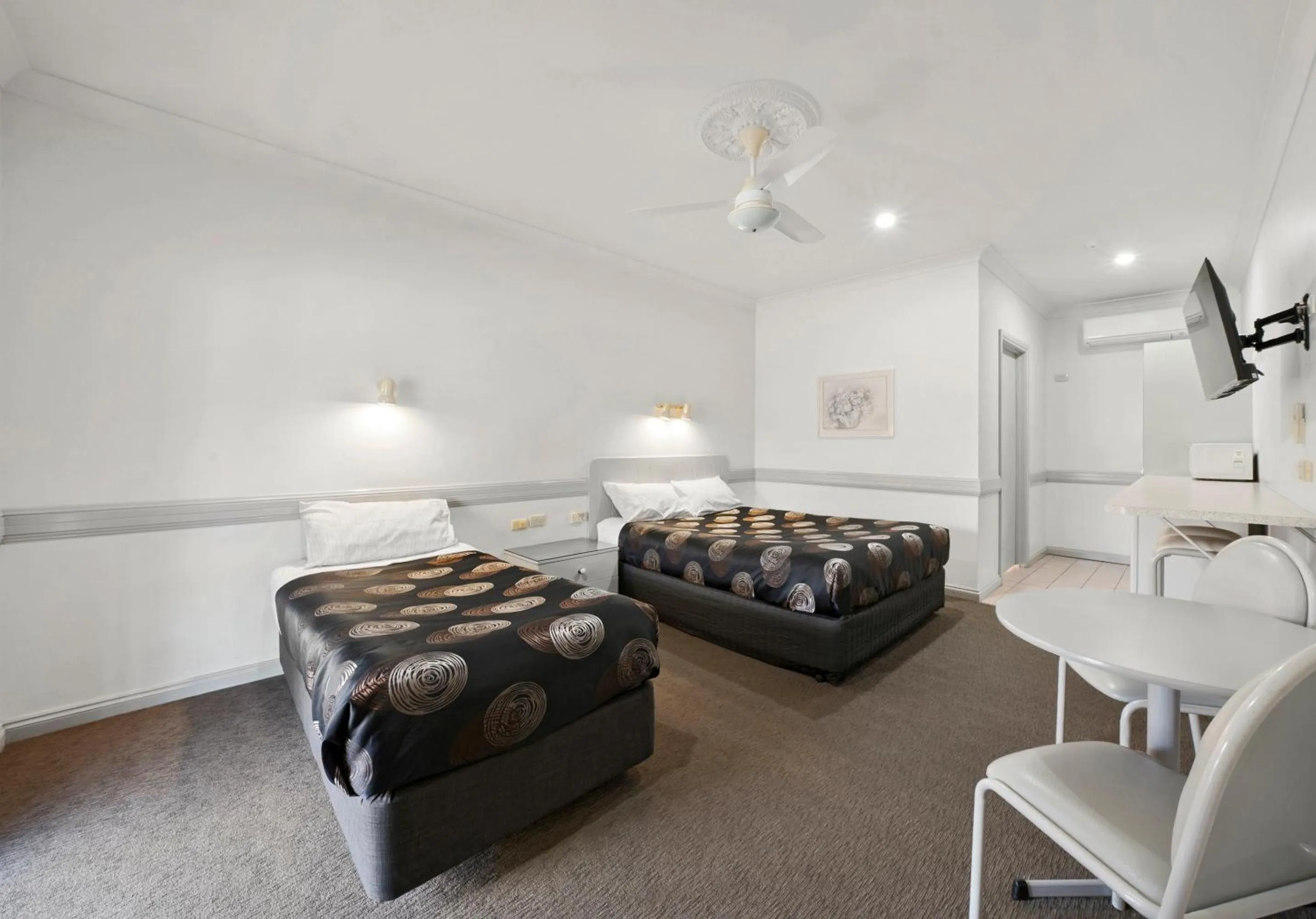 Bedroom, Bed in Centre Town Motel