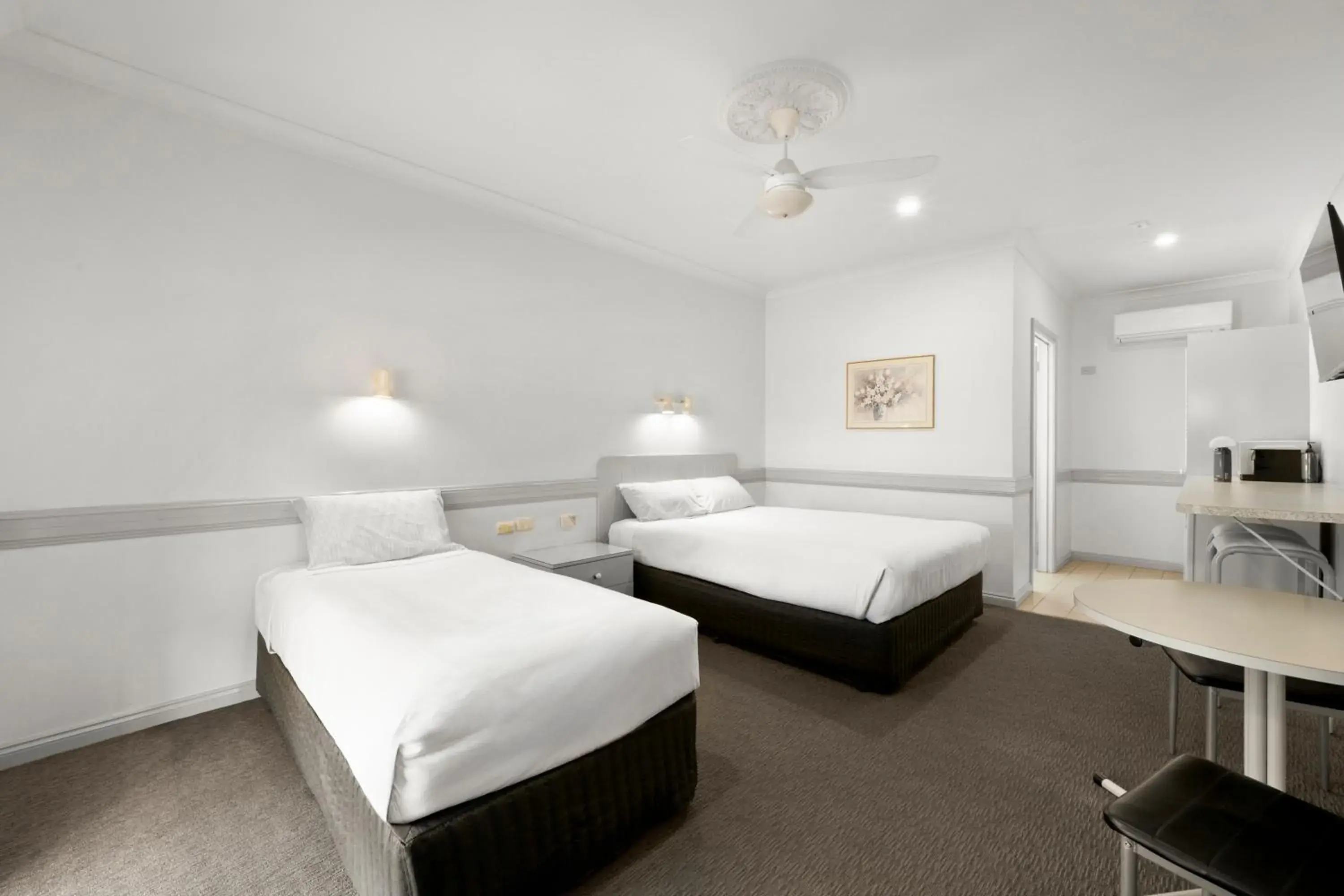 Deluxe Twin Room in Centre Town Motel Deluxe Twin Room in Centre Town Motel