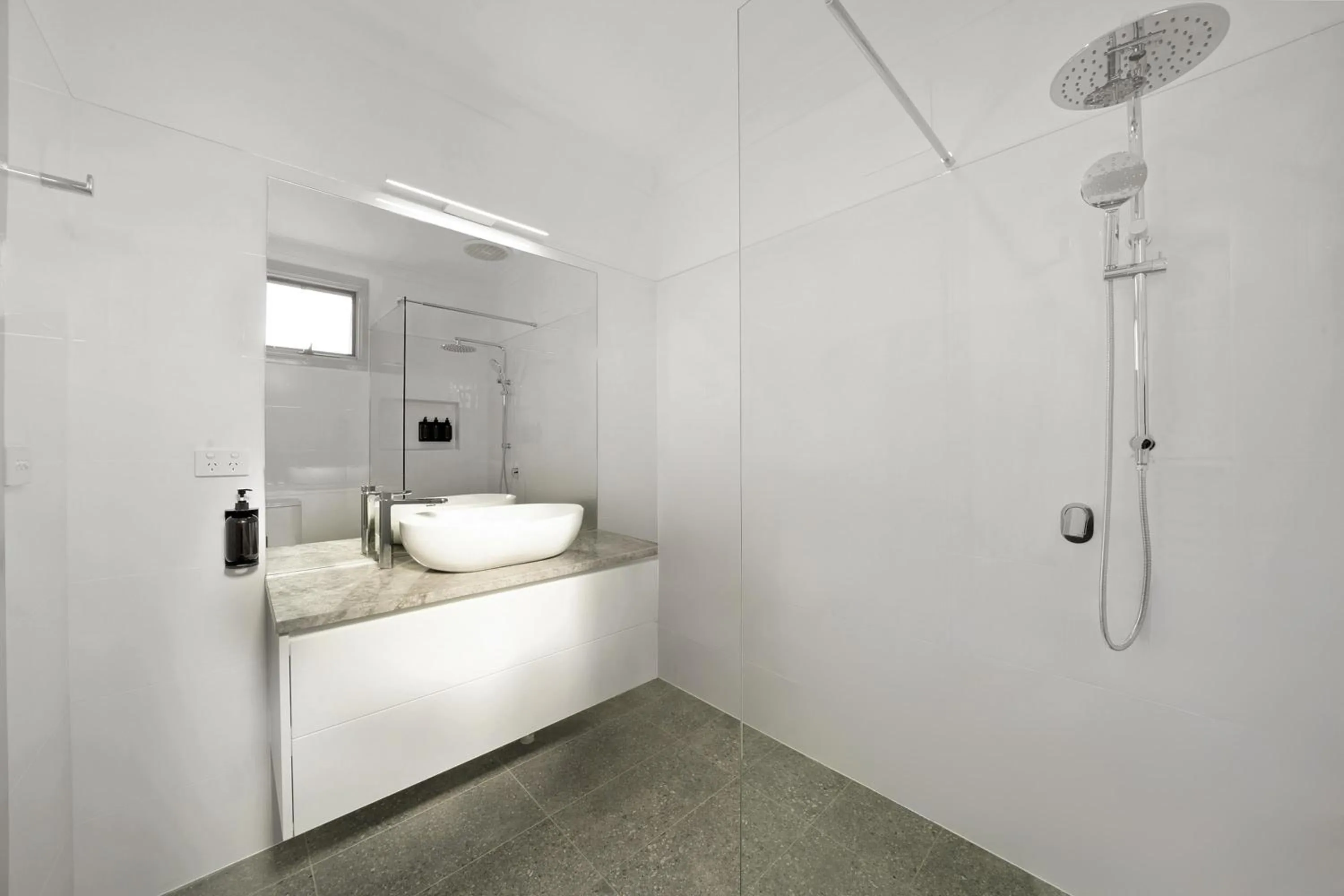 Bathroom in Centre Town Motel