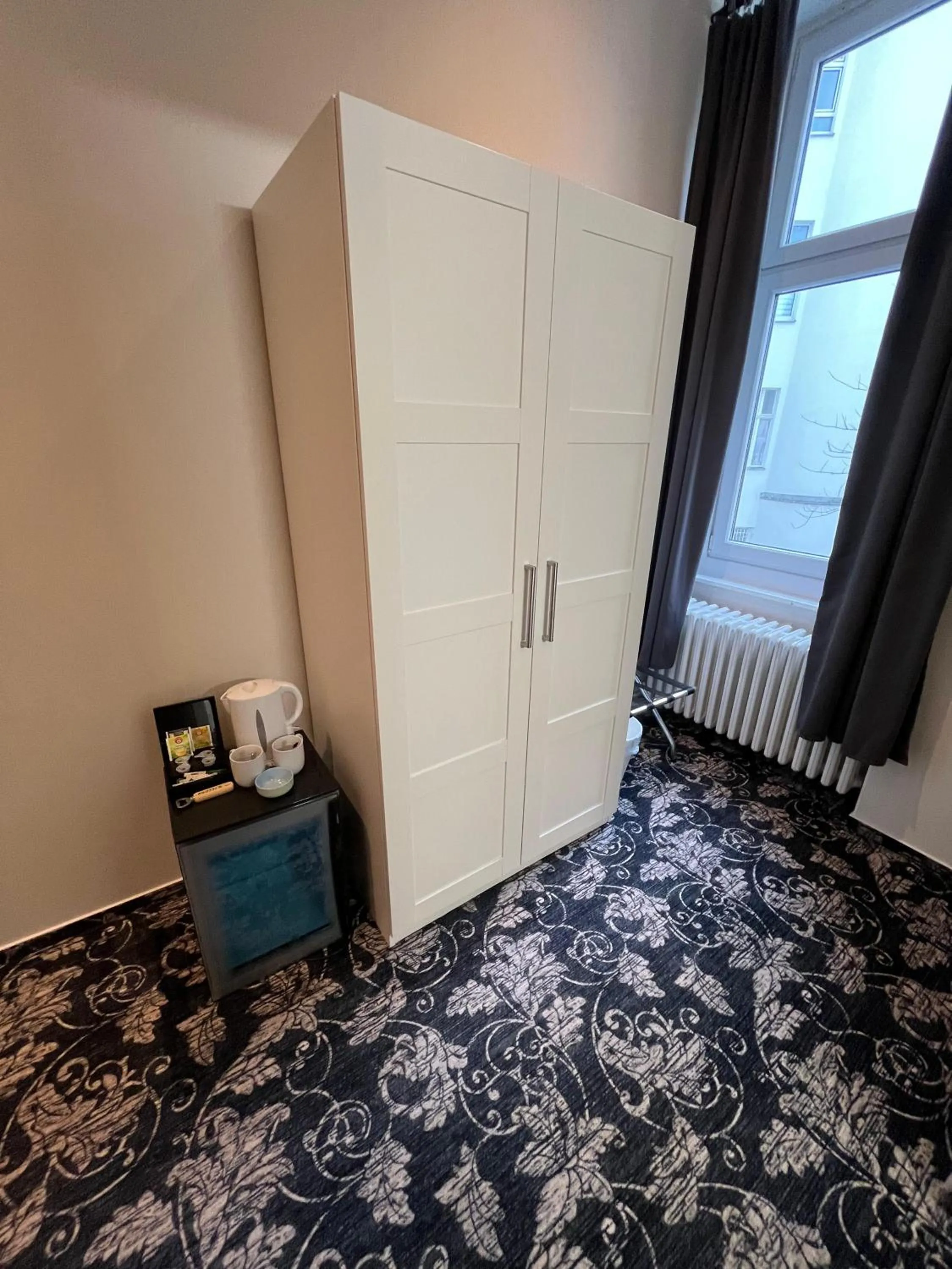 wardrobe, Bed in Hotel Gasteiner Hof