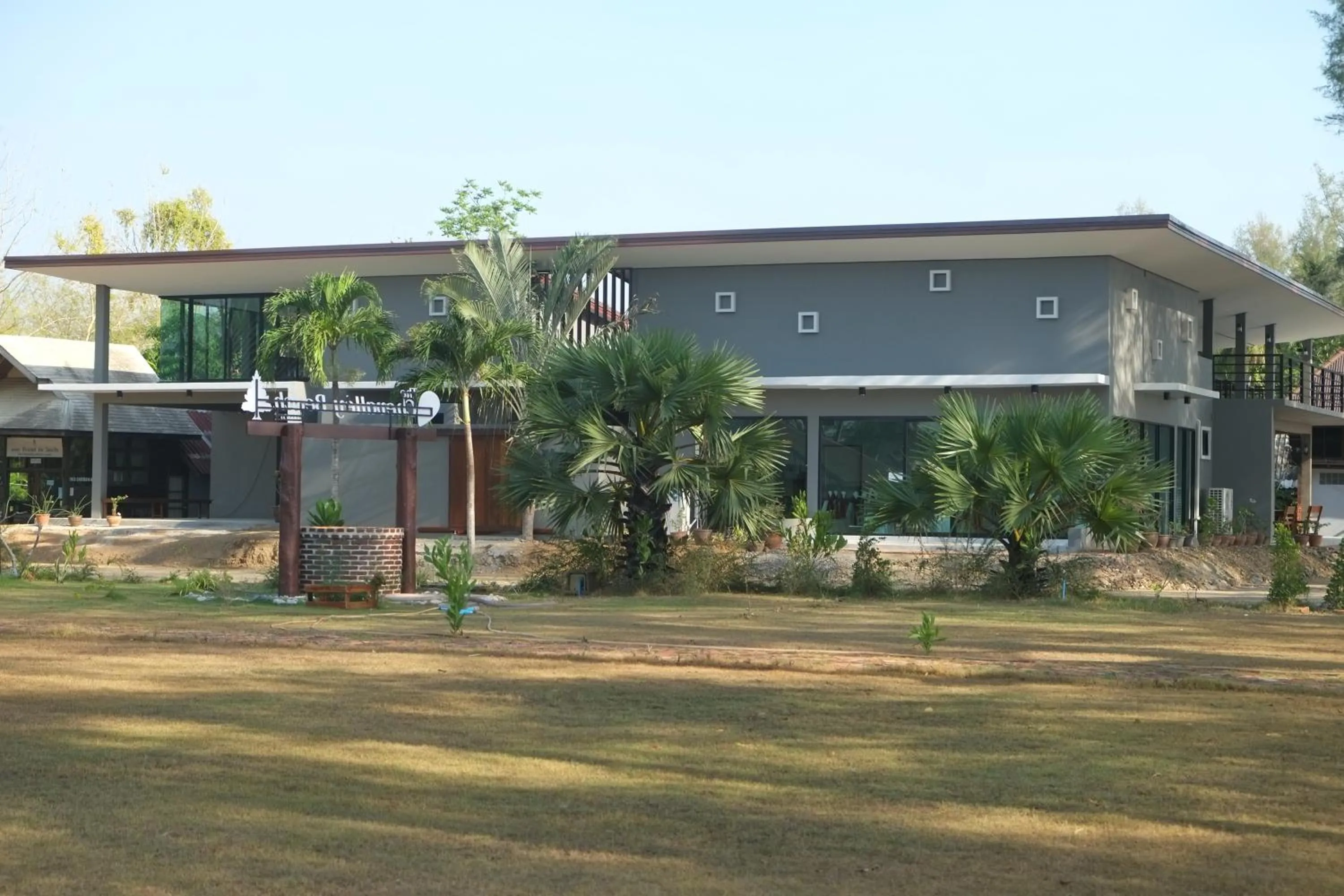 Restaurant/places to eat in The Chevalley Beach Resort