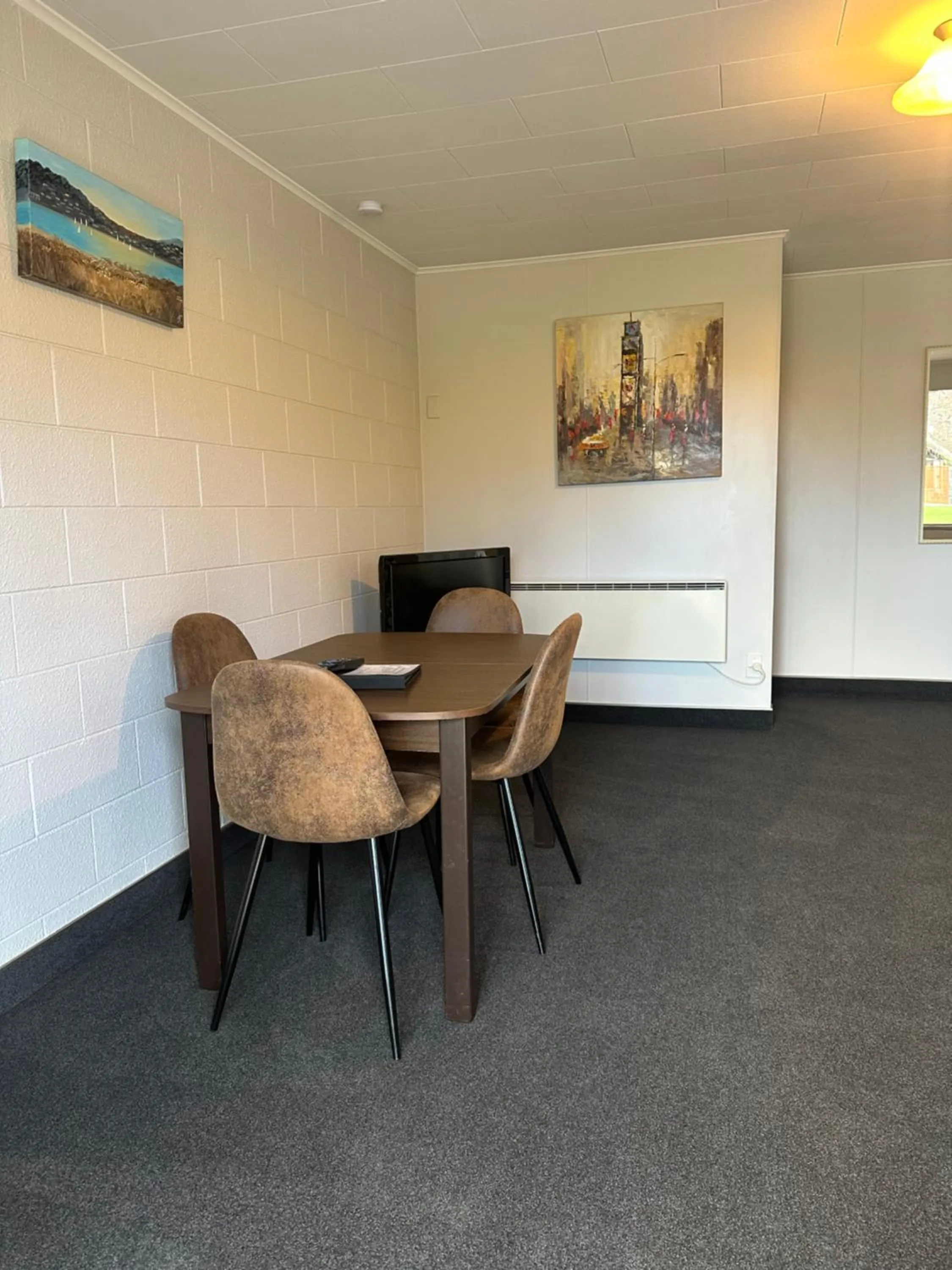 Seating area in Cherylea Motel