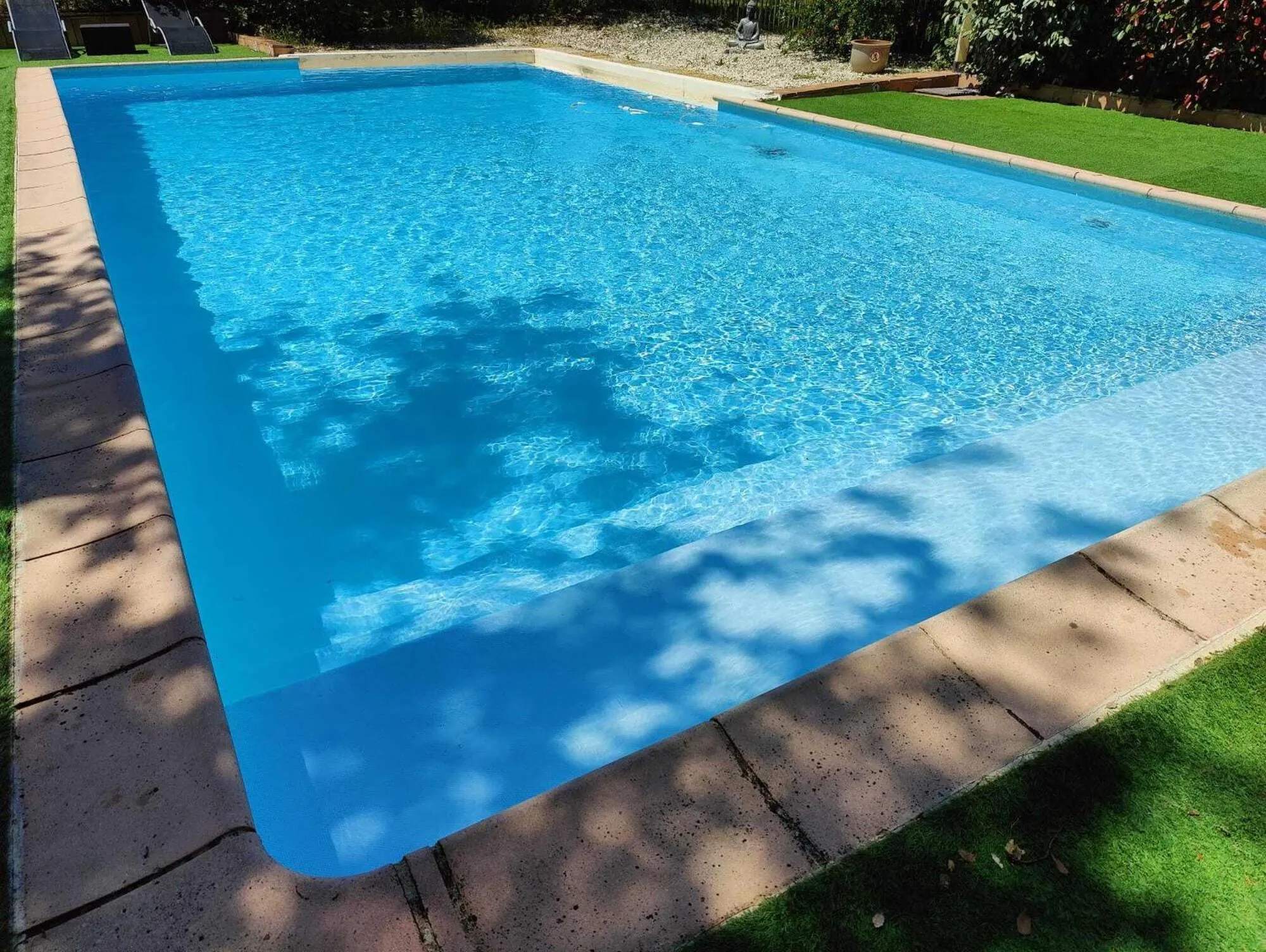 Pool view in Le Mas des Laurels